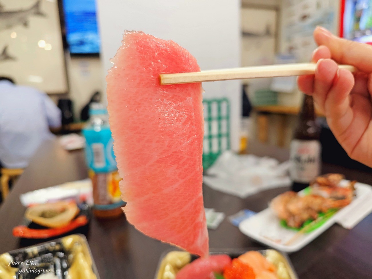 大阪美食》5家黑門市場必吃美食推薦，大口吃黑鮪魚、手臂蝦、關東煮和章魚燒！ - yuki.tw