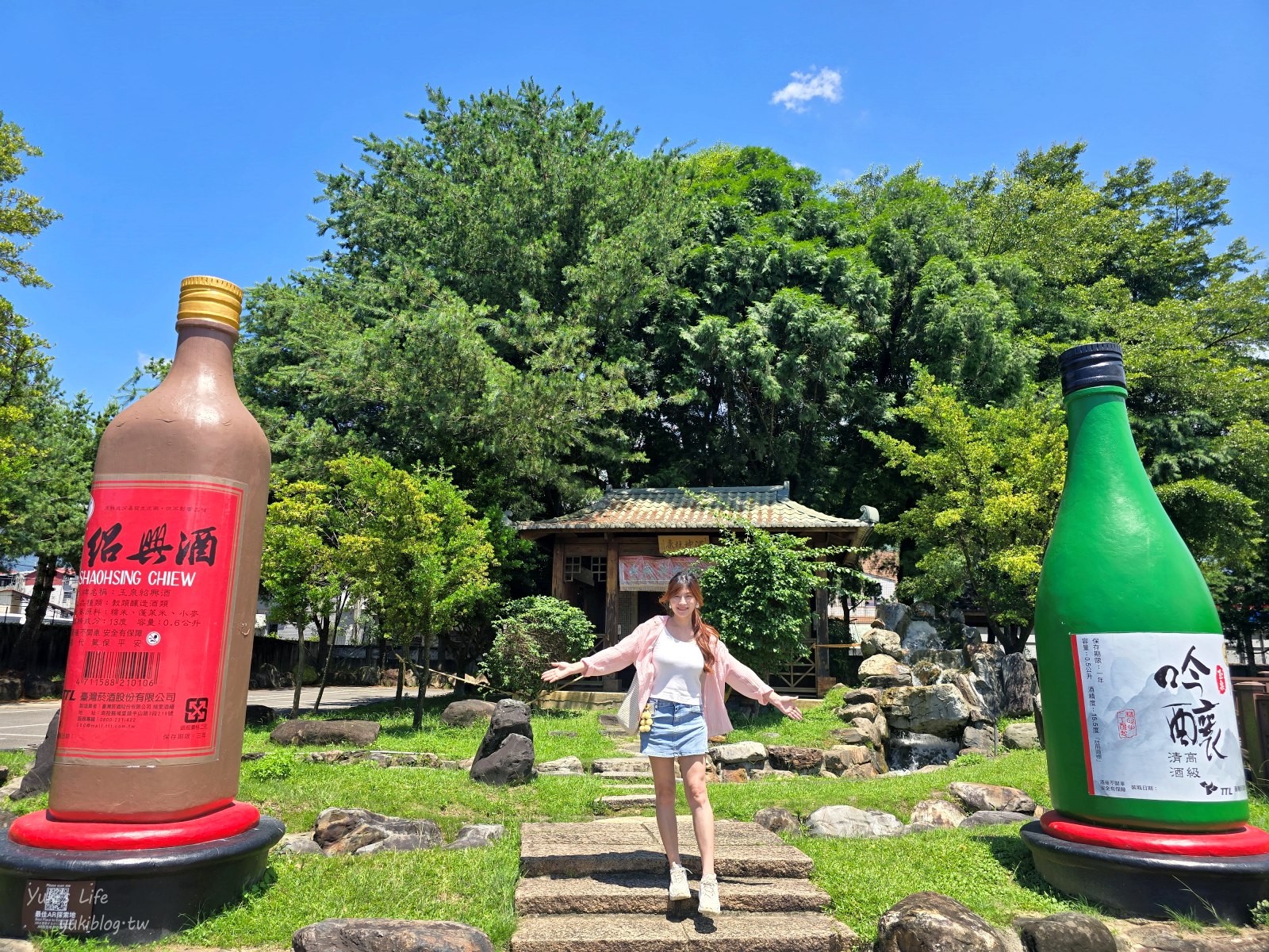 南投免費景點》埔里酒廠~巨型酒瓶、金黃稻田好拍好逛又好買