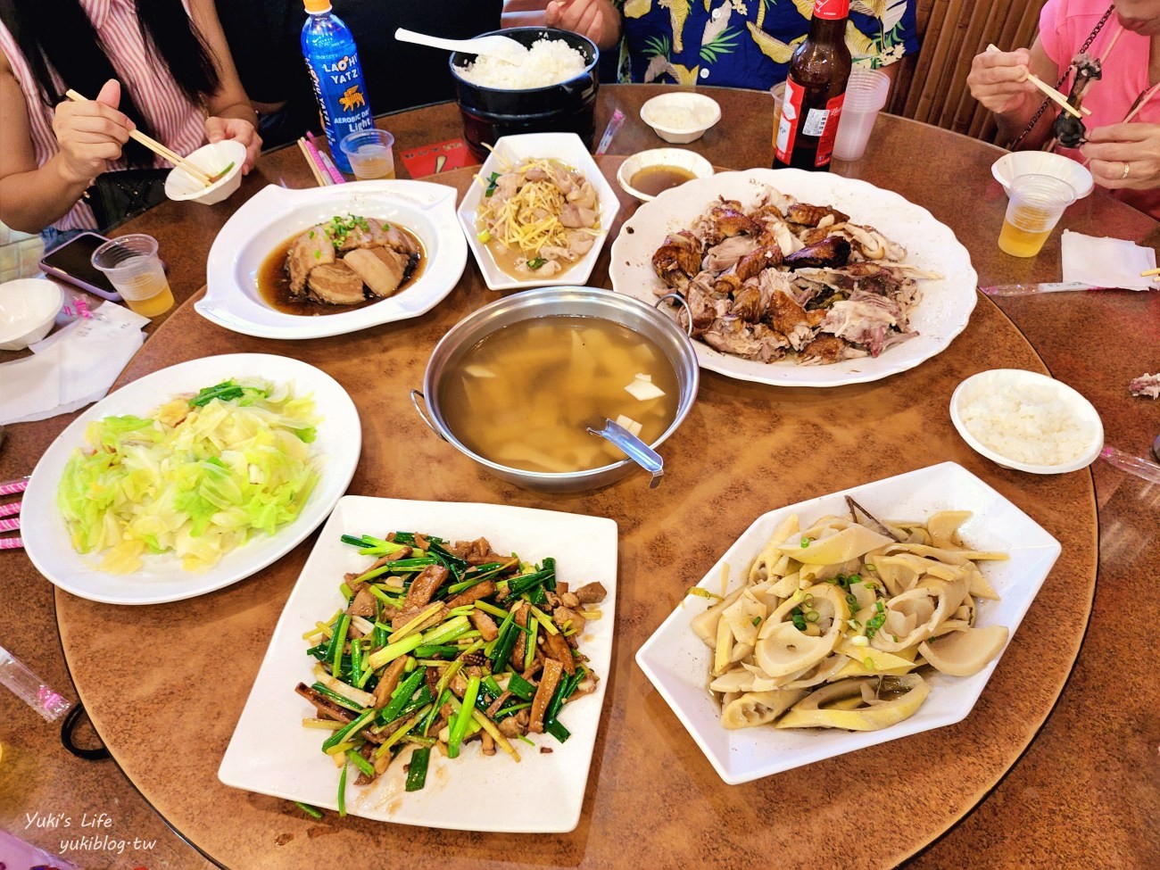 新竹芎林美食》阿東窯烤雞，鮮嫩多汁太誘人！適合多人聚餐，停車方便~ - yuki.tw