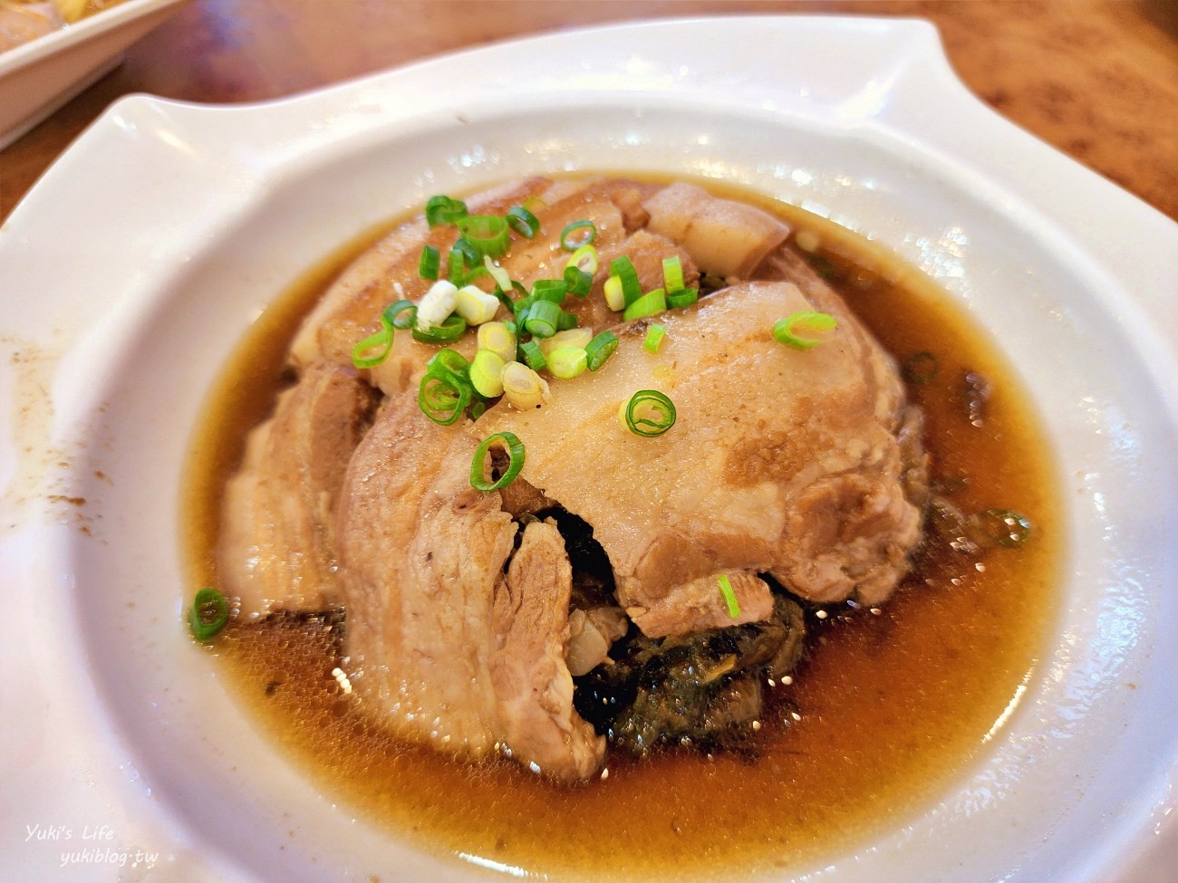 新竹芎林美食》阿東窯烤雞，鮮嫩多汁太誘人！適合多人聚餐，停車方便~ - yuki.tw