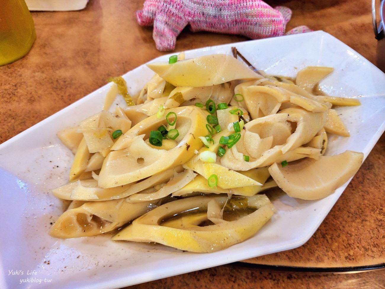 新竹芎林美食》阿東窯烤雞，鮮嫩多汁太誘人！適合多人聚餐，停車方便~ - yuki.tw