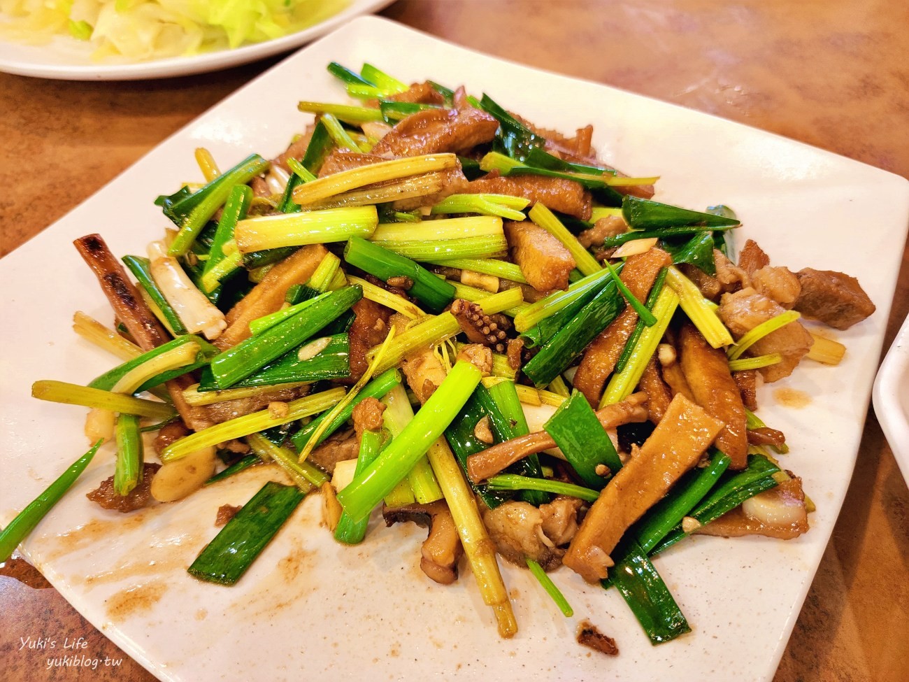 新竹芎林美食》阿東窯烤雞，鮮嫩多汁太誘人！適合多人聚餐，停車方便~ - yuki.tw