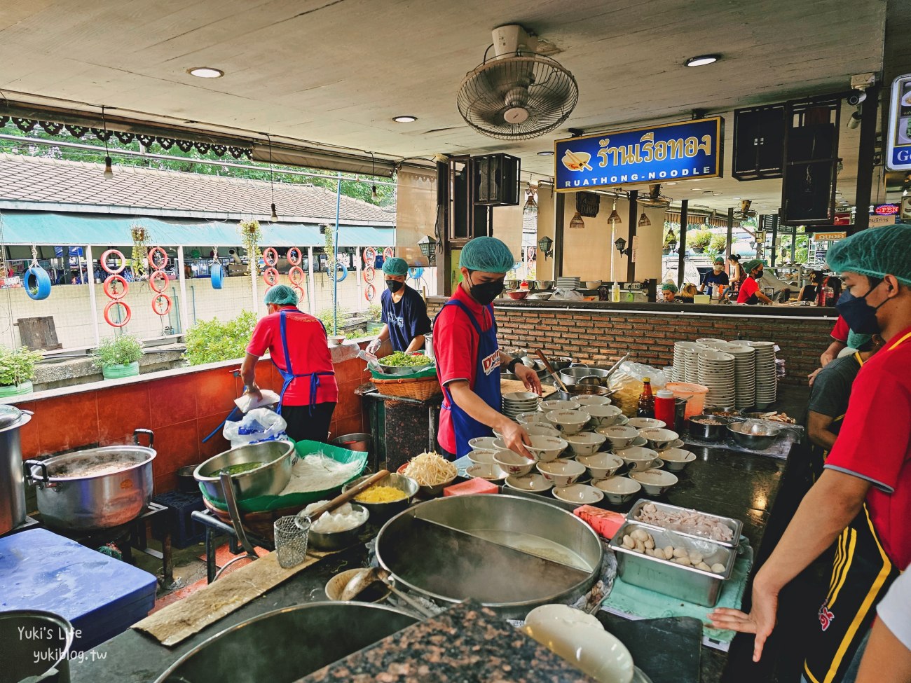 曼谷必吃美食》勝利紀念碑站-船麵一條街「Baan Kuay Tiew Ruathong」交通價格心得～ - yuki.tw