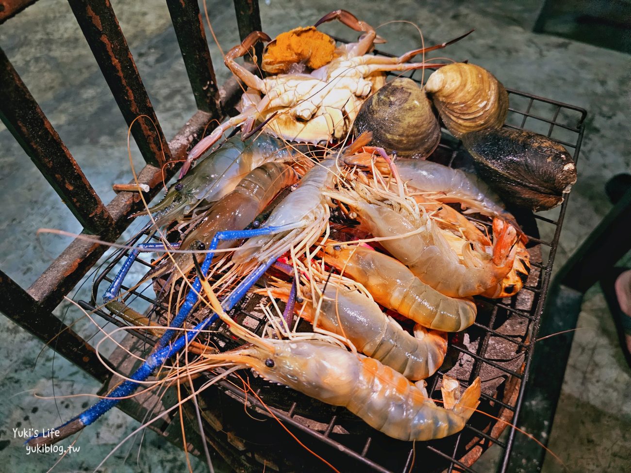 芭達雅海鮮吃到飽》一人429泰銖.泰國蝦海鮮燒烤吃到飽！熱食.烤肉.炸雞.飲料全都無限吃~ - yuki.tw