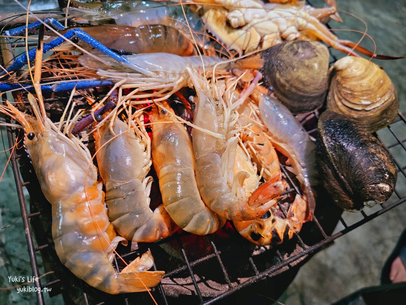 芭達雅海鮮吃到飽》一人429泰銖.泰國蝦海鮮燒烤吃到飽！熱食.烤肉.炸雞.飲料全都無限吃~ - yuki.tw