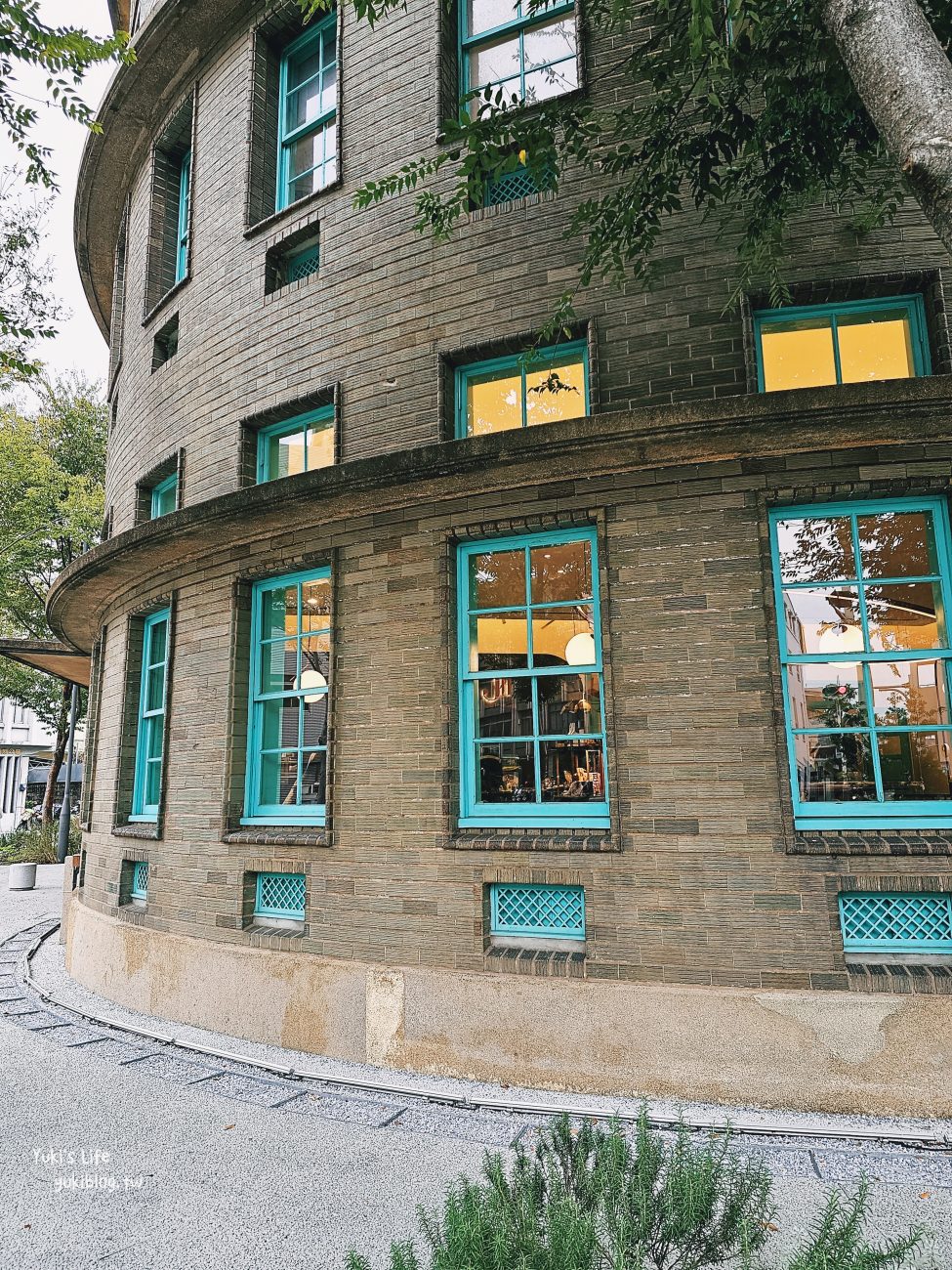 嘉義景點》嘉義市立美術館，現代復古交融的文青聖地～誠品和咖啡店進駐 - yuki.tw