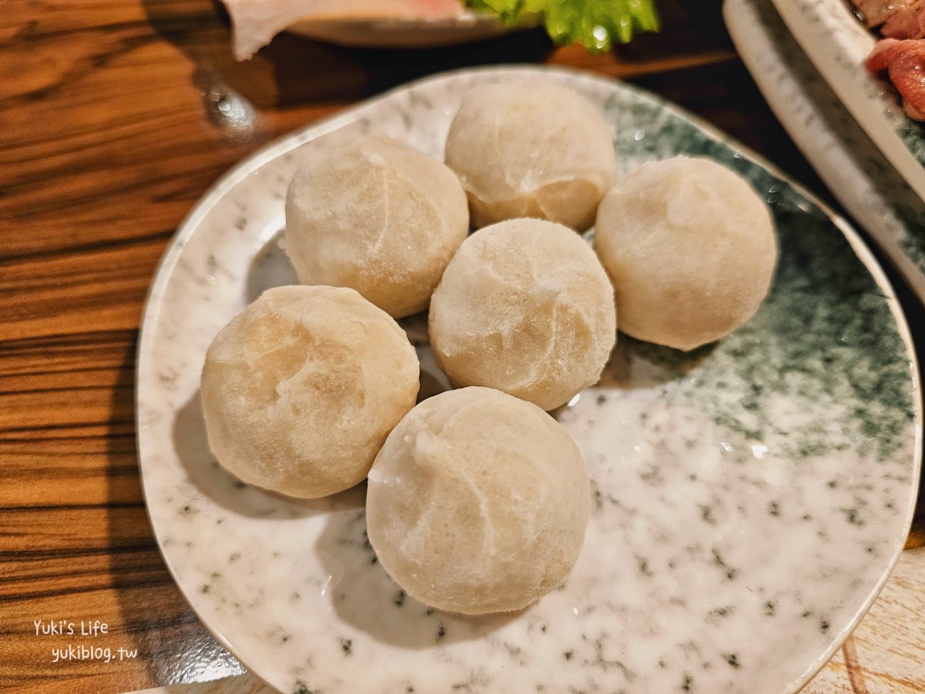 台北美食推薦》旺角石頭火鍋店，西門町必吃老牌火鍋，花生沙茶醬是靈魂 - yuki.tw