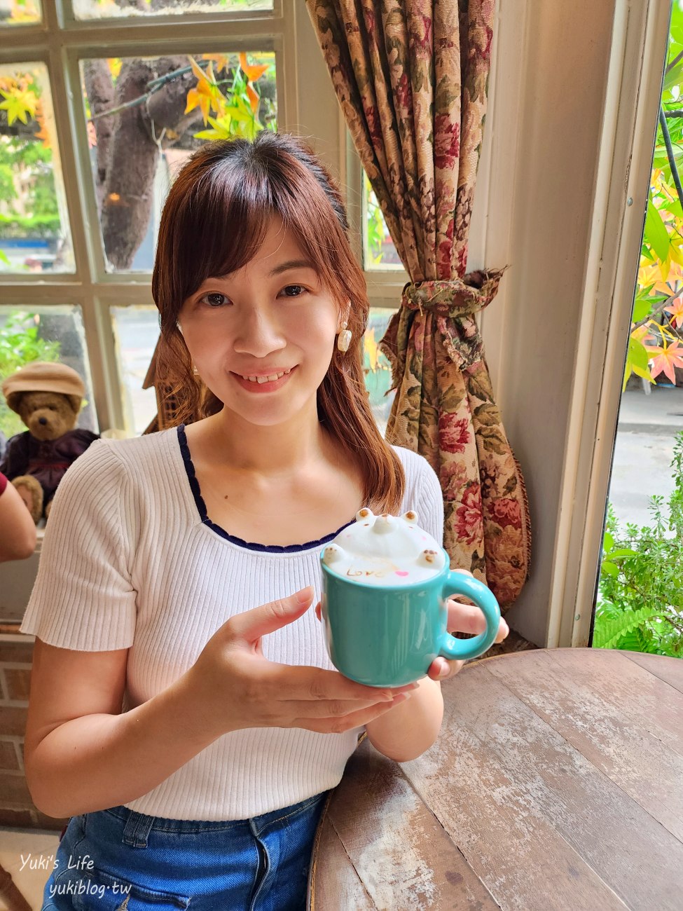 泰國曼谷網美咖啡廳》B-STORY Cafe 鄉村風格~熊熊立體奶泡咖啡~水果茶也可以！ - yuki.tw