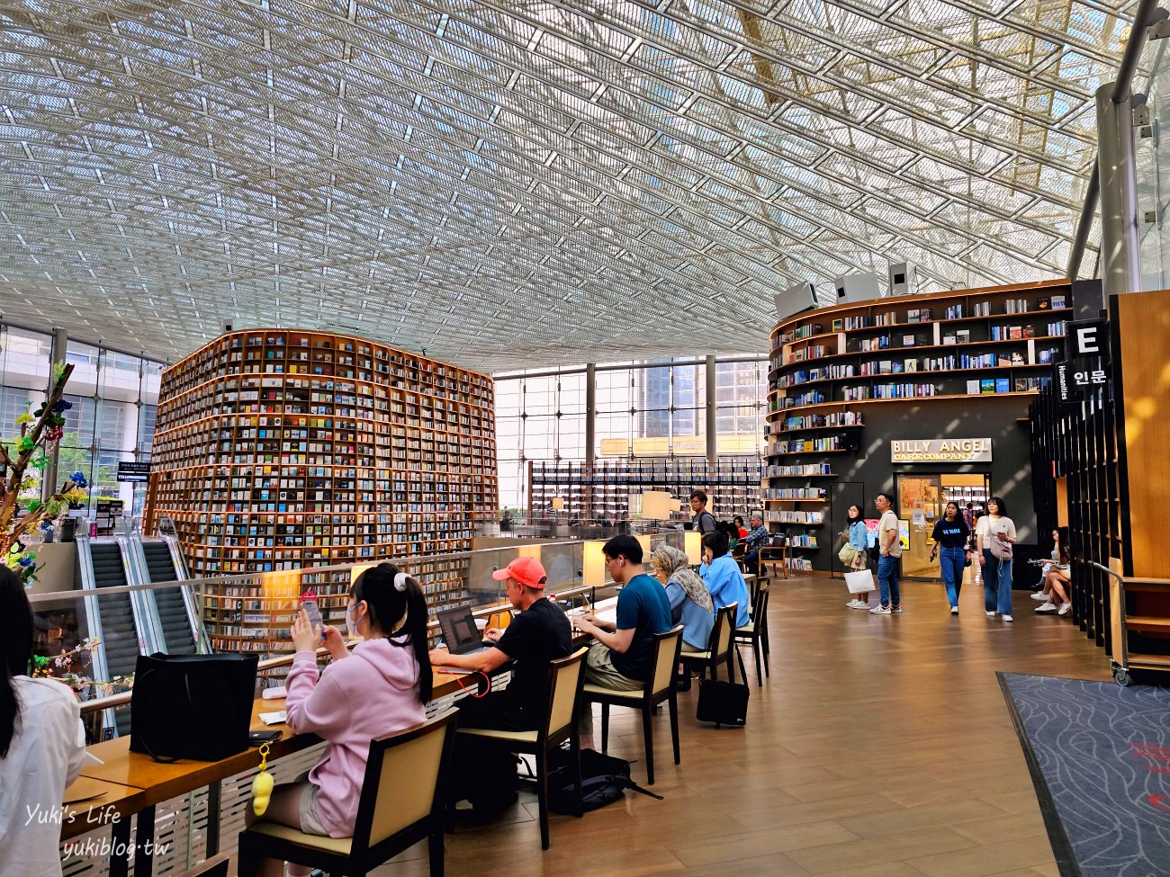 韓國首爾自由行景點》星空圖書館，唯美浪漫景點，白天夜晚都好拍 - yuki.tw