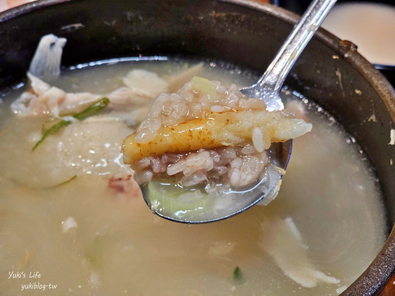 明洞必吃美食》百濟蔘雞湯，韓國老店~濃郁烏骨雞參雞湯也太好吃～ - yuki.tw