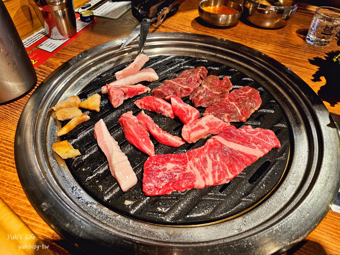 明洞必吃美食》韓式燒烤牛肉吃到飽，明洞燒肉推薦~想吃烤肉就來這兒~ - yuki.tw