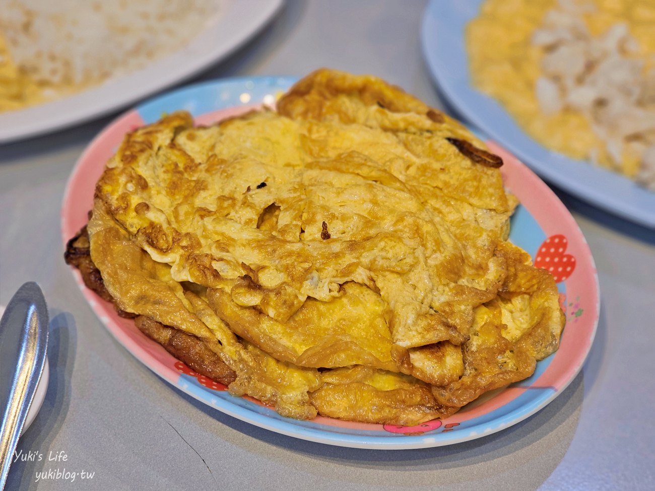 曼谷必吃美食》朱拉50巷廚房，一大盤滑嫩蟹肉飯只要70元！這時候去才不會排隊~ - yuki.tw