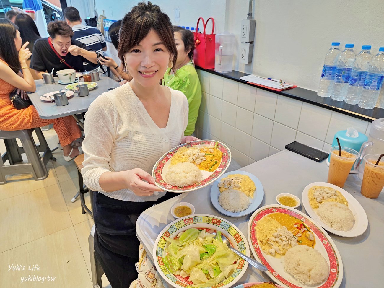 曼谷必吃美食》朱拉50巷廚房，一大盤滑嫩蟹肉飯只要70元！這時候去才不會排隊~ - yuki.tw