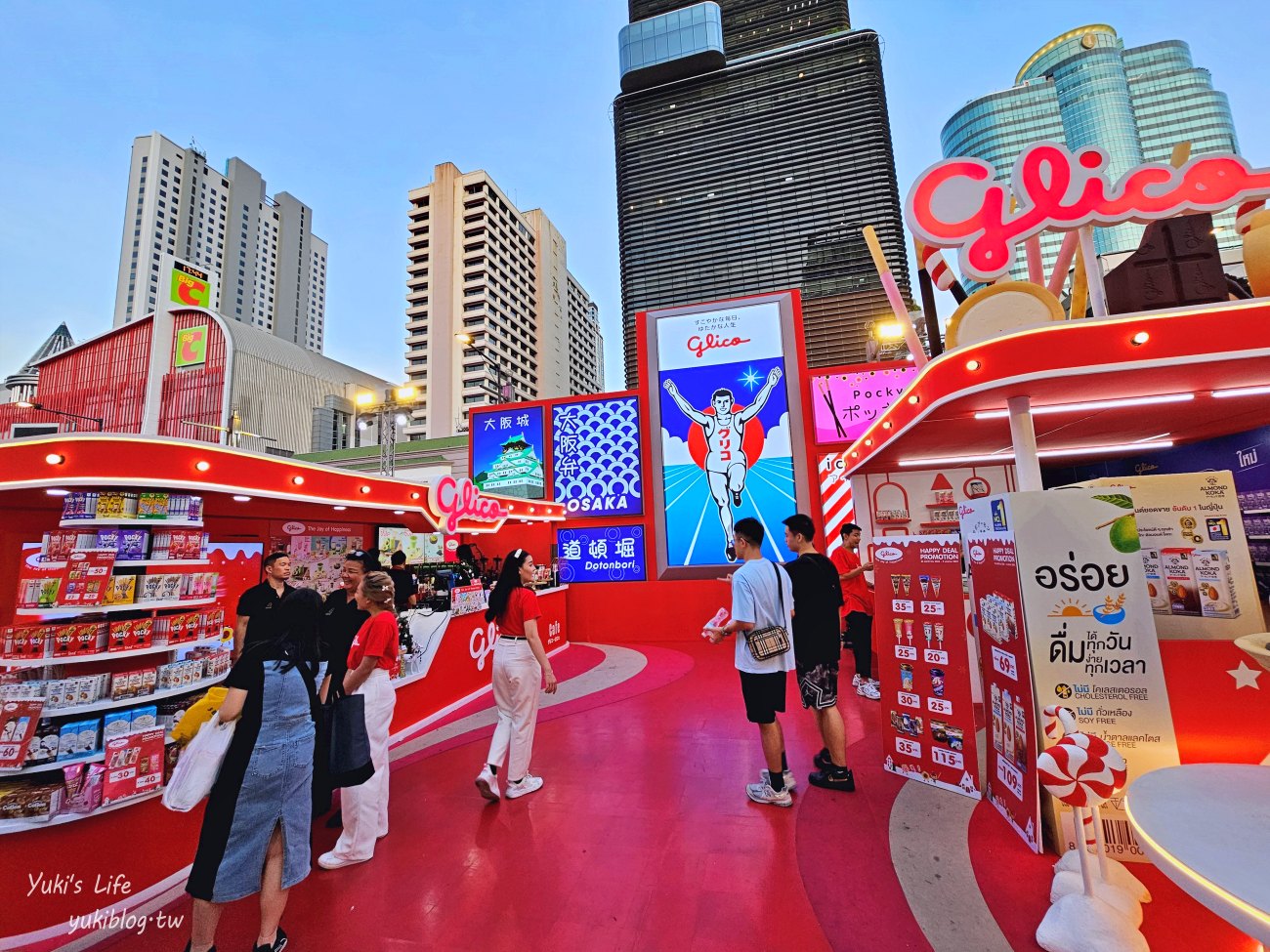 【泰國聖誕節】centralwOrld 巨型皮卡丘聖誕樹，寶可夢大集合~陪你跨年太療癒~ - yuki.tw