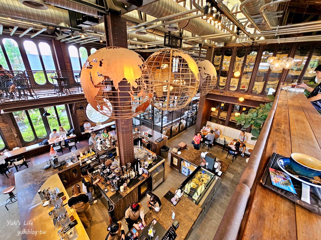 曼谷網美咖啡廳》Rolling Roasters，巨大地球超好拍，質感工業風和專業級咖啡激推！ - yuki.tw