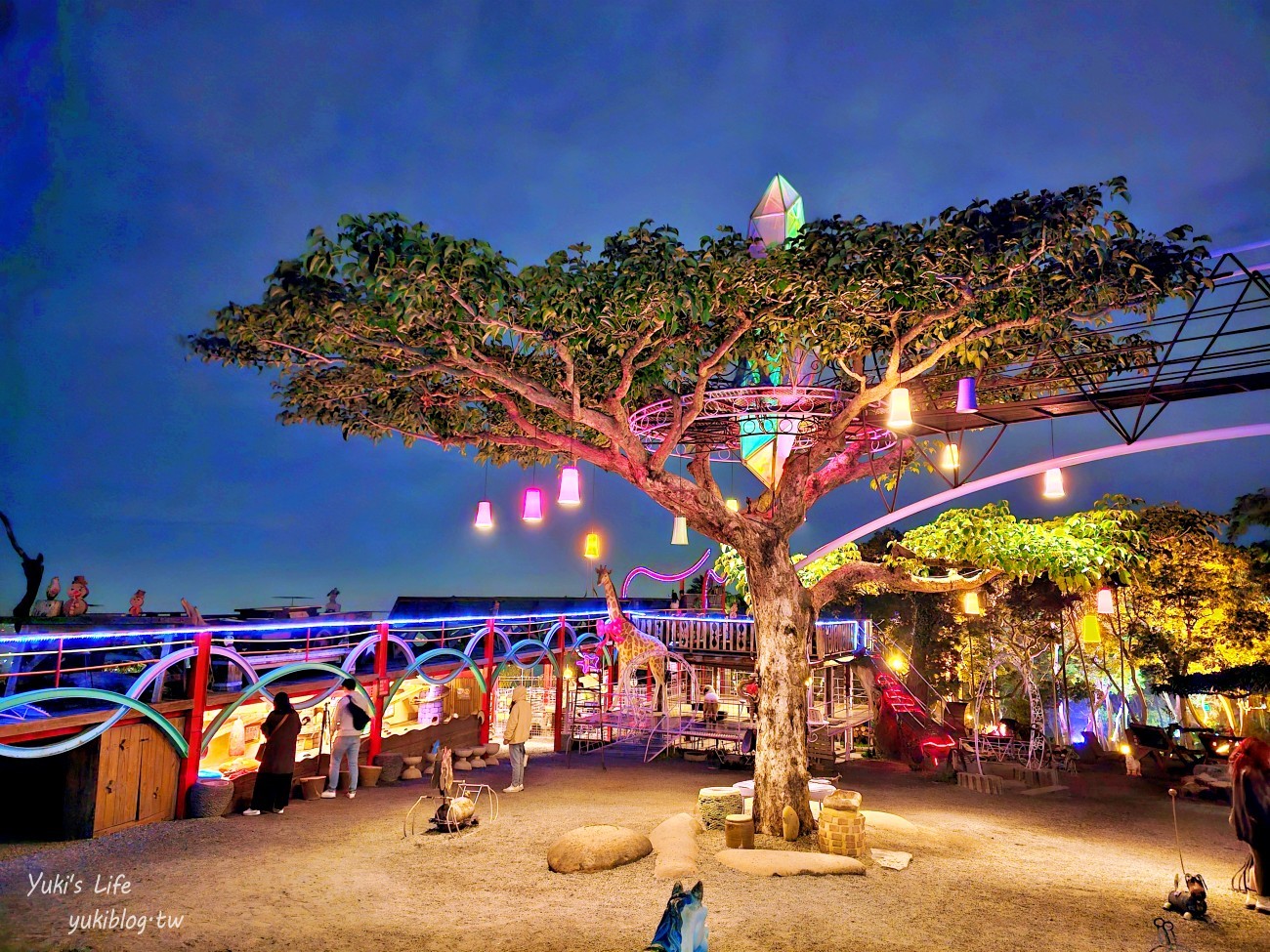 【南投星月天空夜景景觀餐廳】笑笑羊圍繞身邊、百萬夜景！親子旅行情侶約會必來 - yuki.tw