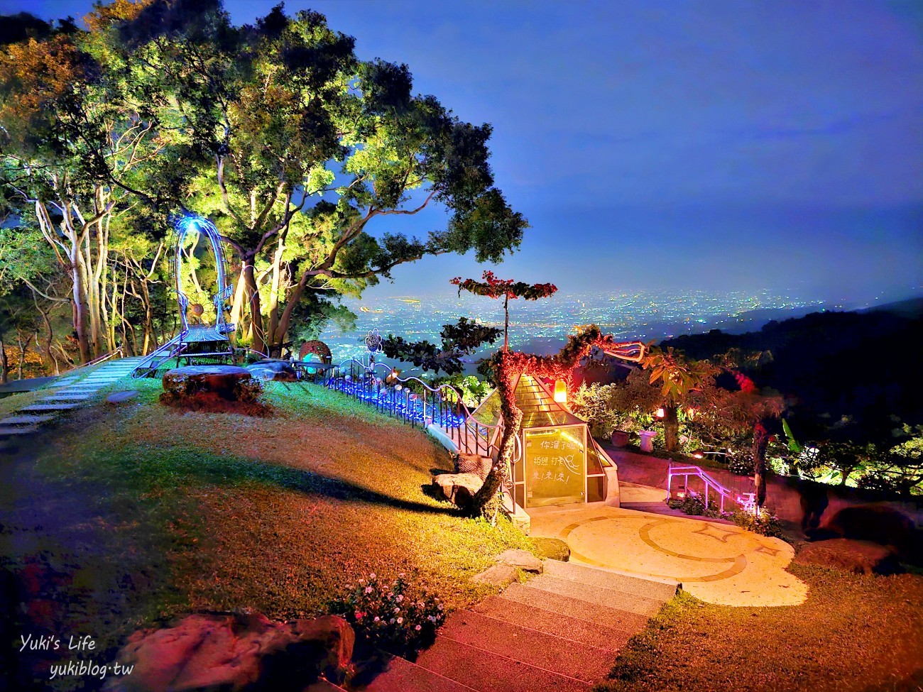 【南投星月天空夜景景觀餐廳】笑笑羊圍繞身邊、百萬夜景！親子旅行情侶約會必來 - yuki.tw