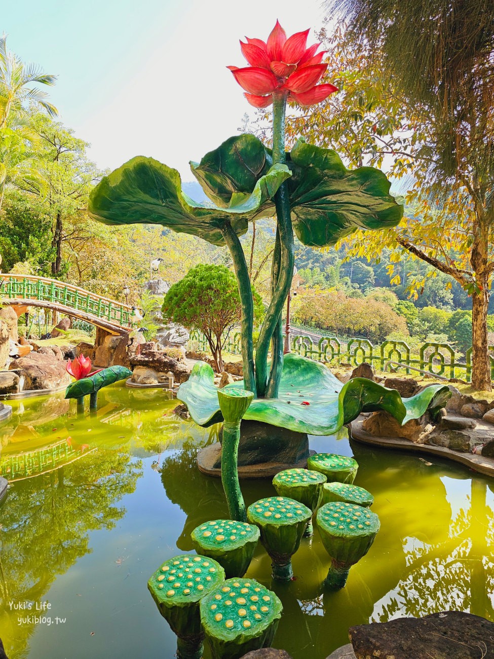 台南景點❘玉山寶光聖堂❘花旗木熱門景點.巨型蓮花涼亭.靈芝涼亭.巨大地球 - yuki.tw