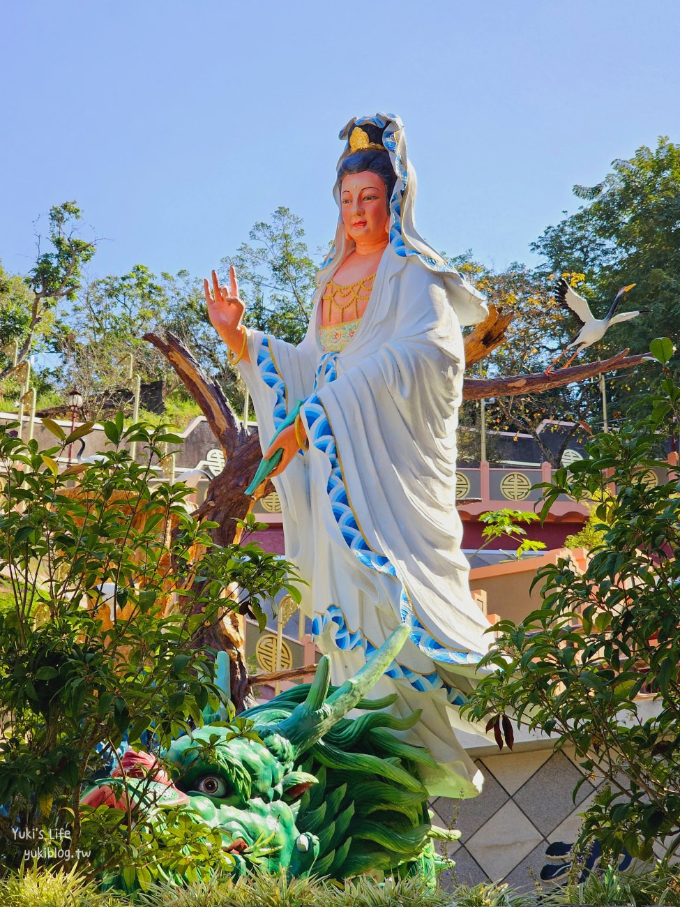 台南景點❘玉山寶光聖堂❘花旗木熱門景點.巨型蓮花涼亭.靈芝涼亭.巨大地球 - yuki.tw