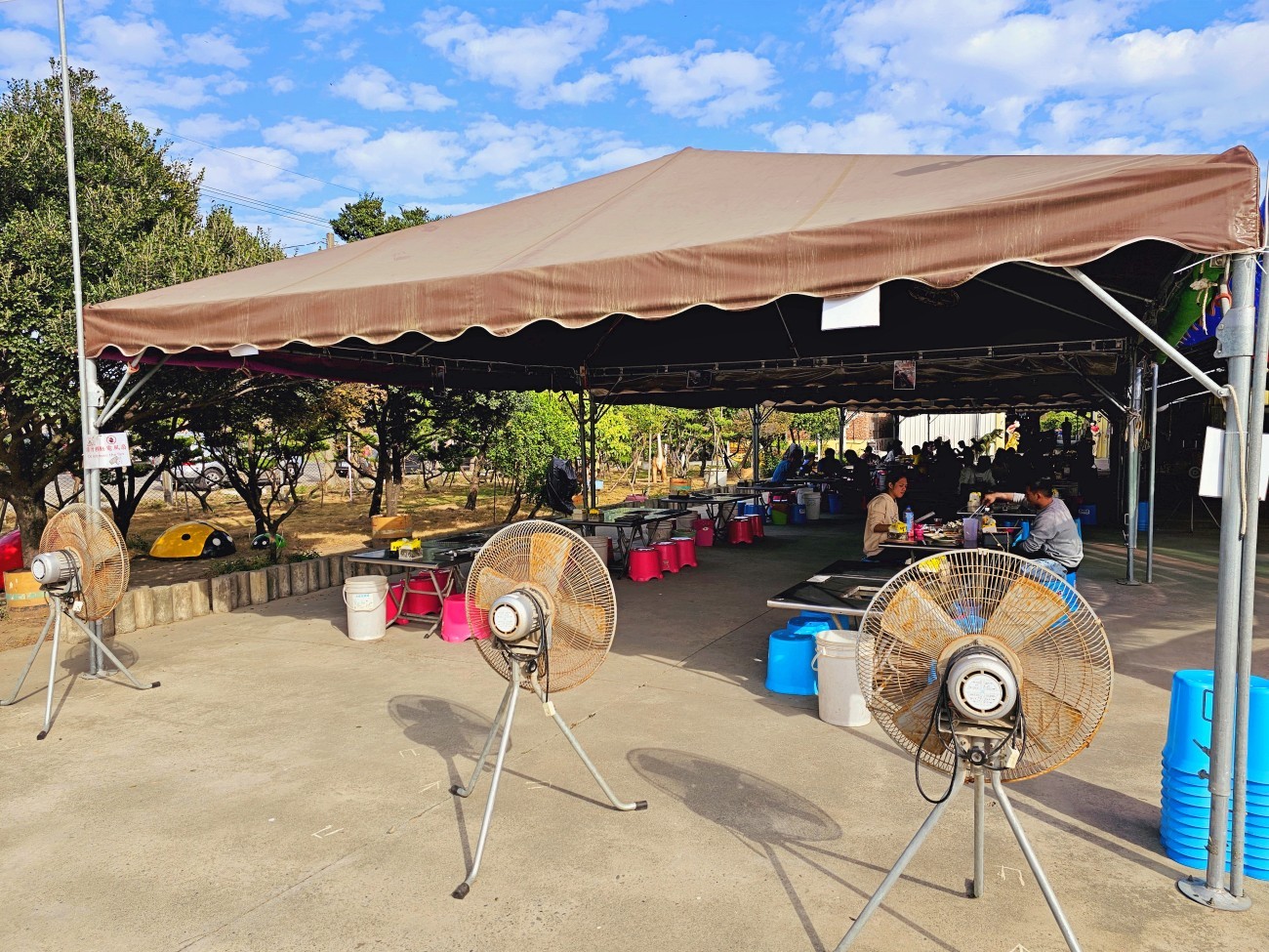 台南七股美食【上蠔烤蚵吃到飽】來到恐龍樂園，200元鮮美烤蚵隨你吃！ - yuki.tw