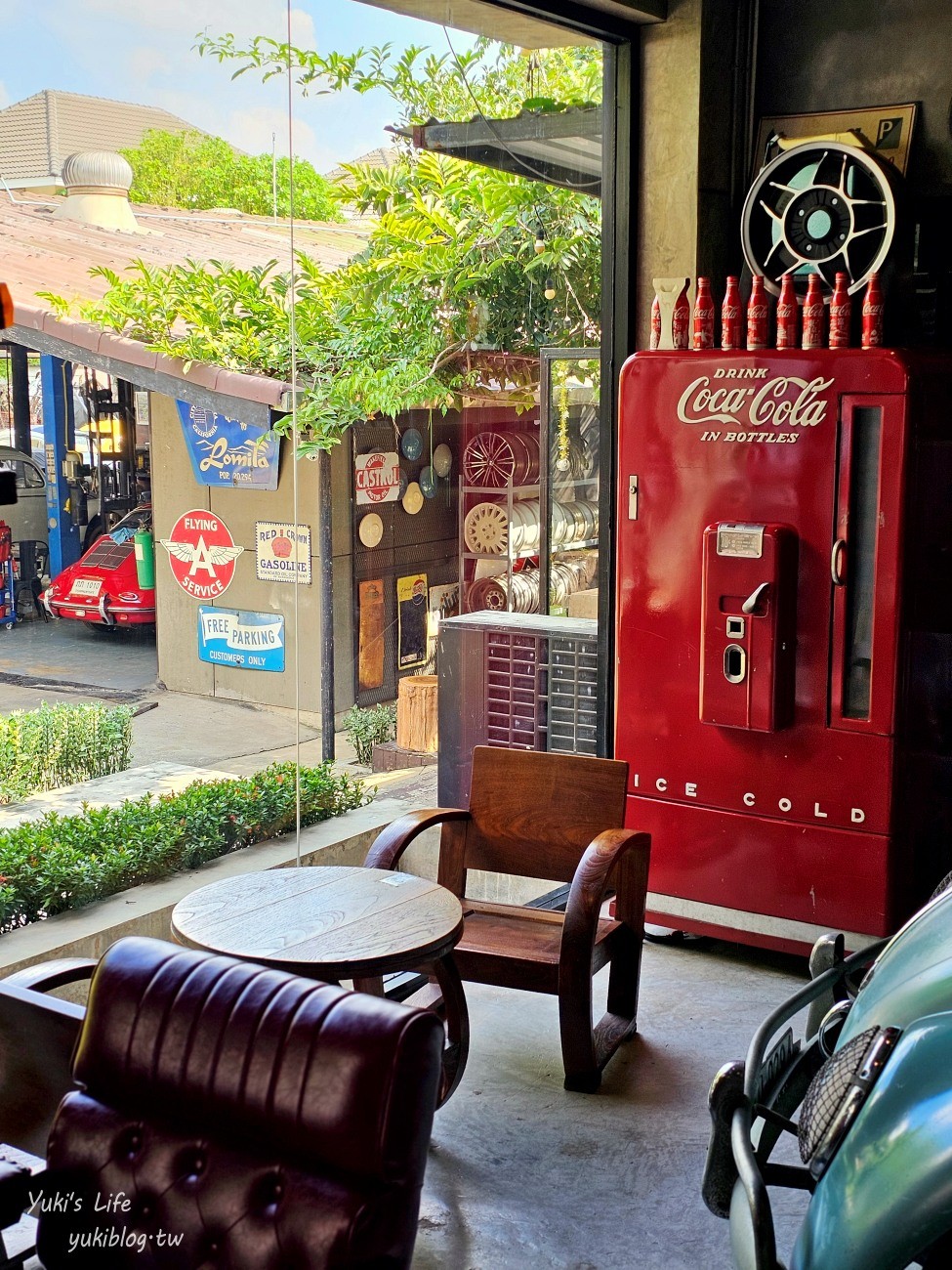 曼谷親子景點【Folktales Cafe & Bistro】古董車主題網美咖啡廳，兒童遊戲區太讚了！ - yuki.tw