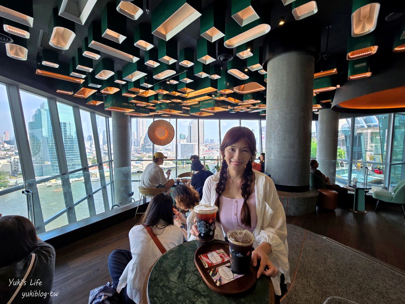 曼谷網美咖啡廳，昭披耶河星巴克Starbucks，ICONSIAM暹羅天地7樓 - yuki.tw