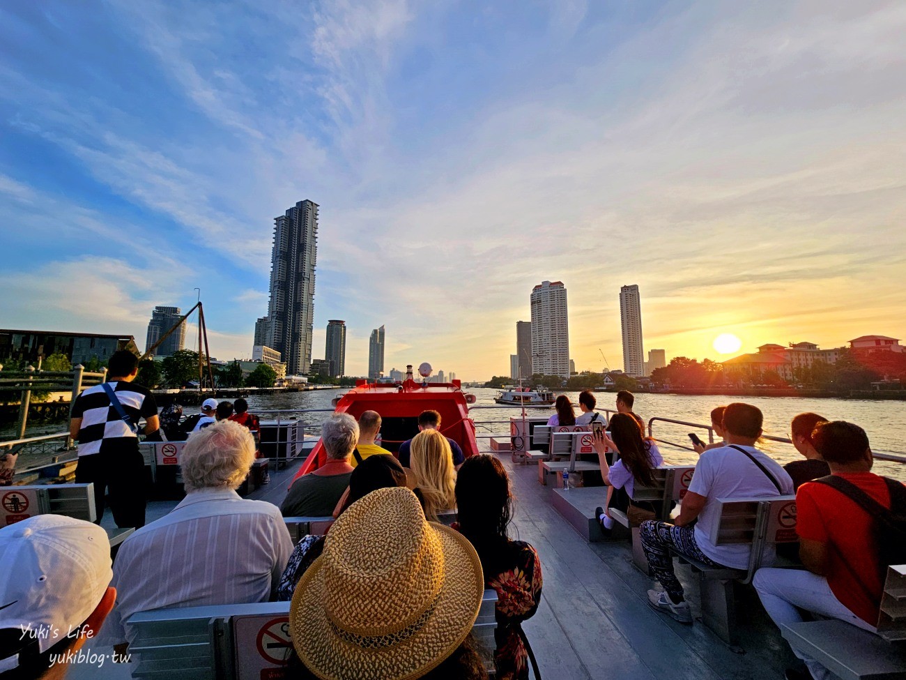 泰國曼谷Asiatique河濱碼頭夜市～曼谷夜市推薦必訪景點！摩天輪、旋轉木馬也太美(交通) - yuki.tw