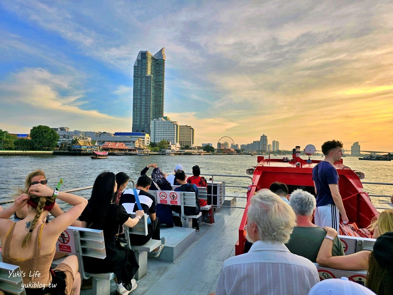 泰國曼谷Asiatique河濱碼頭夜市～曼谷夜市推薦必訪景點！摩天輪、旋轉木馬也太美(交通) - yuki.tw