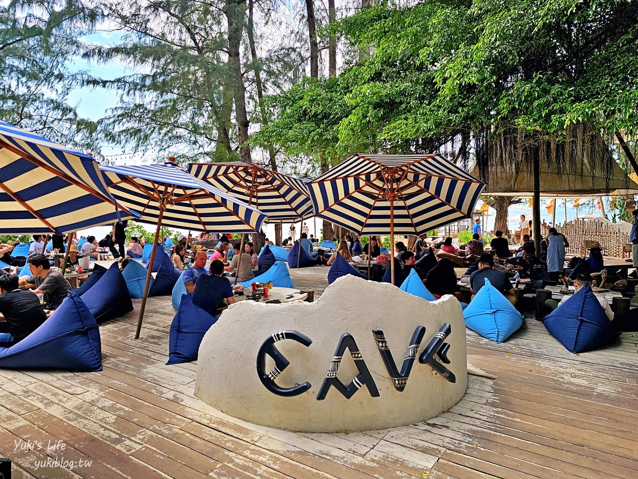 泰國┃芭達雅網美咖啡廳┃Cave Beach Club~度假氣氛超讚.食物好吃不踩雷 - yuki.tw