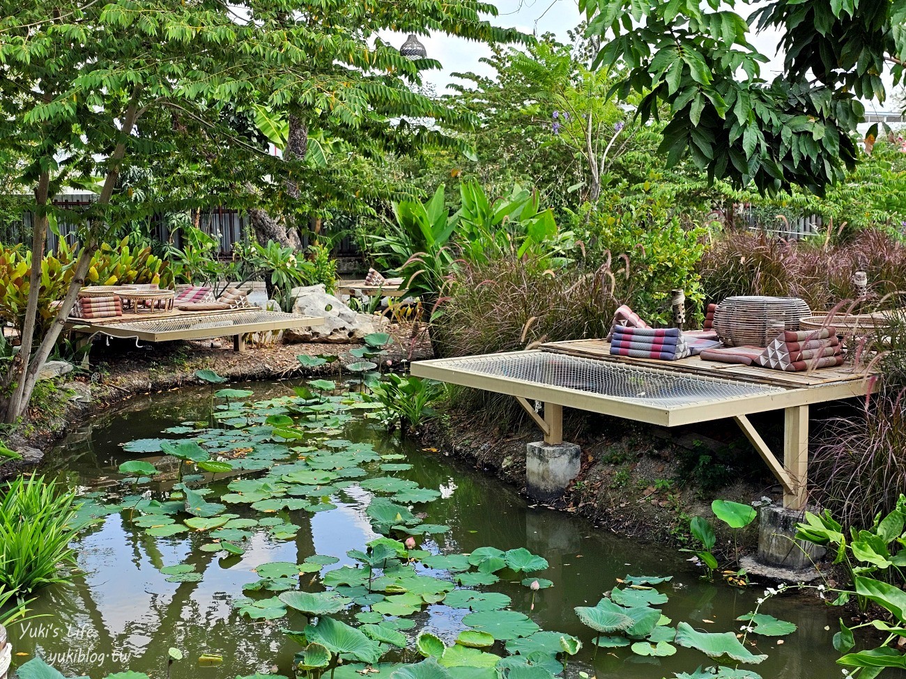 曼谷網美咖啡廳【ข้ามันบ้านนอก by บ้านนอกคอกนาเขาใหญ่】田園風超特別！與大樹合拍自然系美照 - yuki.tw