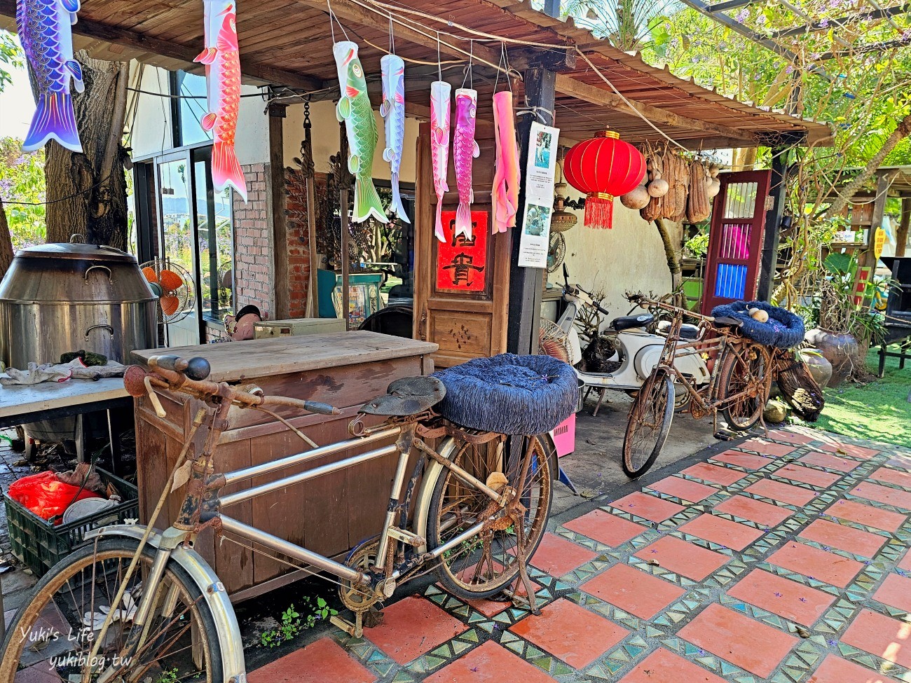 彰化景點【田中窯創藝園區】2024蜀葵花季開跑.錫葉藤爆發~貓咪太療癒~ - yuki.tw