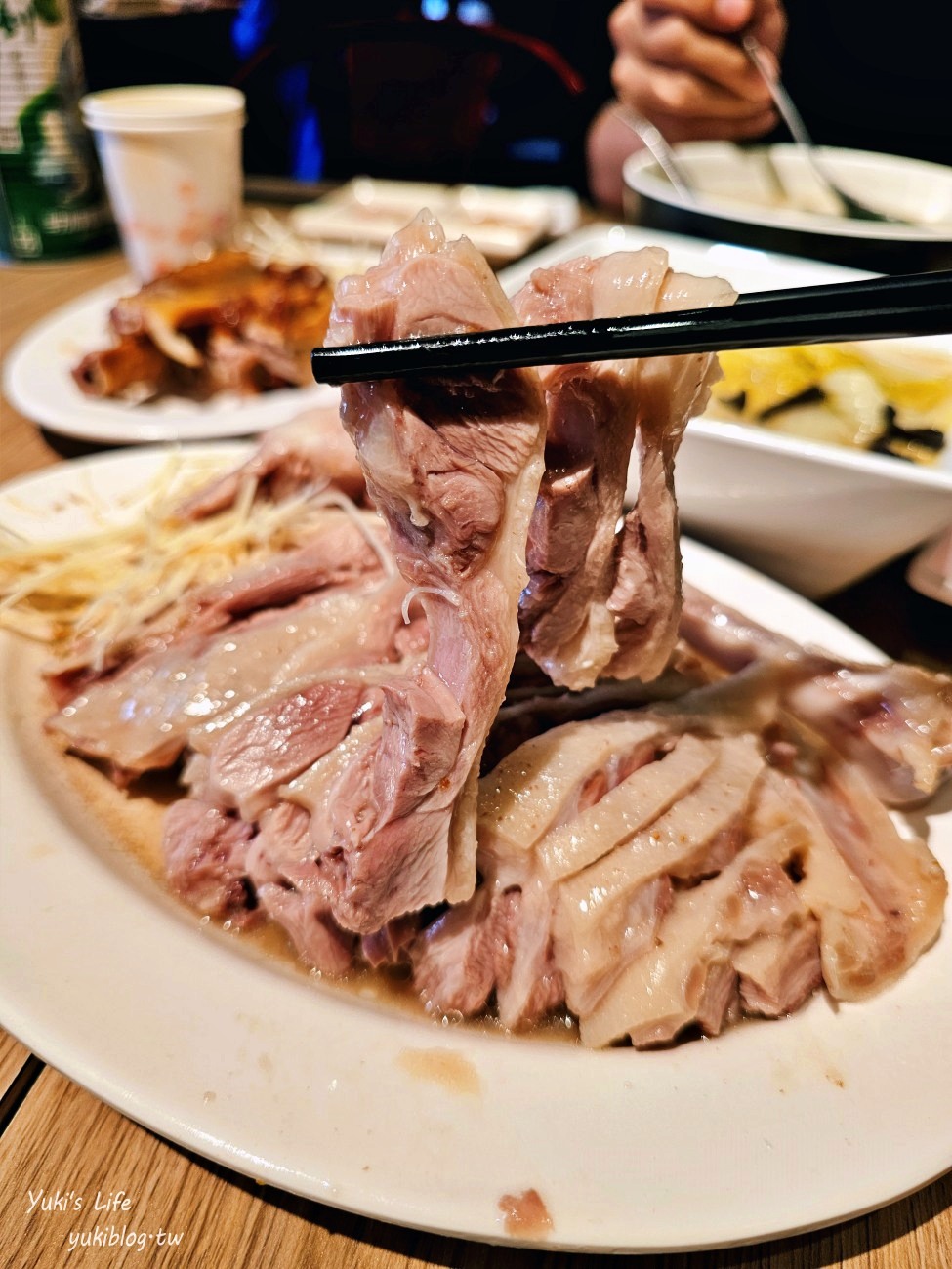 台北美食》阿城鵝肉土城總店，米其林推薦，油嫩肉質吃過就回不去 - yuki.tw