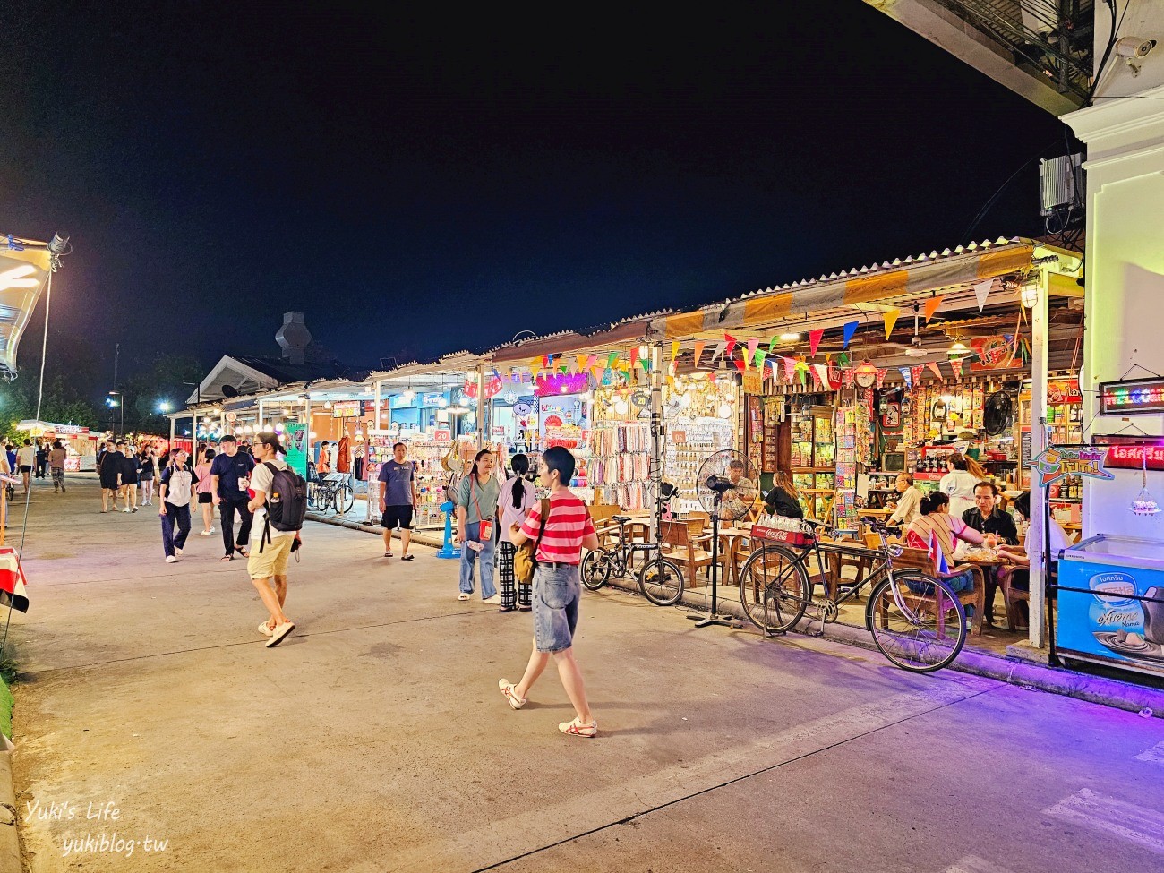 曼谷夜市推薦【席娜卡琳火車夜市】當地人愛逛的飛機夜市，便宜美食超多保證淪陷 - yuki.tw