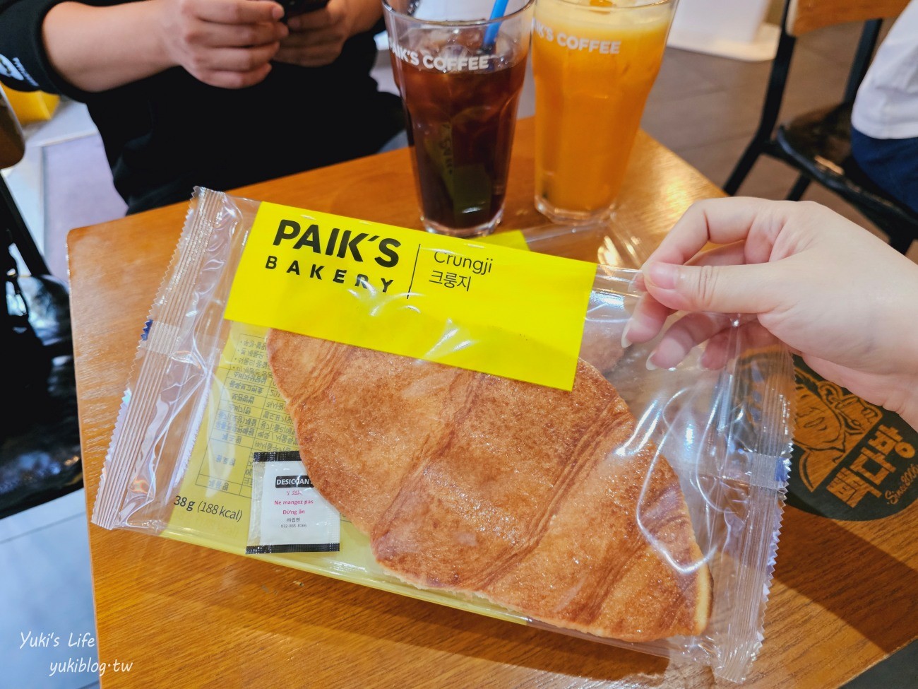 韓國必吃美食│白鍾元咖啡(PAIK'S COFFEE)巨大扁可頌.平價手搖飲店 - yuki.tw