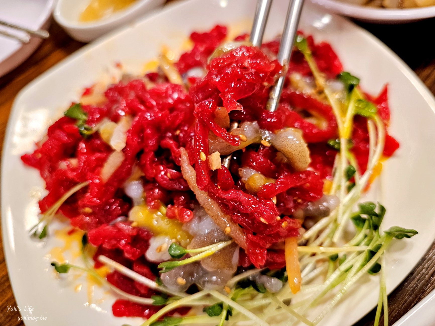 首爾廣藏市場美食「통큰누이네 육회빈대떡」綠豆煎餅.生牛肉.生章魚~附牛肉湯 - yuki.tw