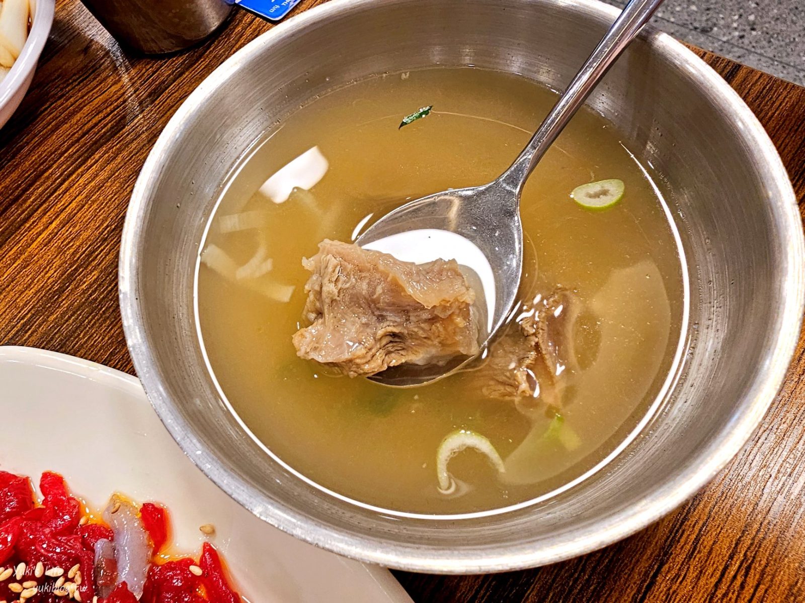 首爾廣藏市場美食「통큰누이네 육회빈대떡」綠豆煎餅.生牛肉.生章魚~附牛肉湯 - yuki.tw