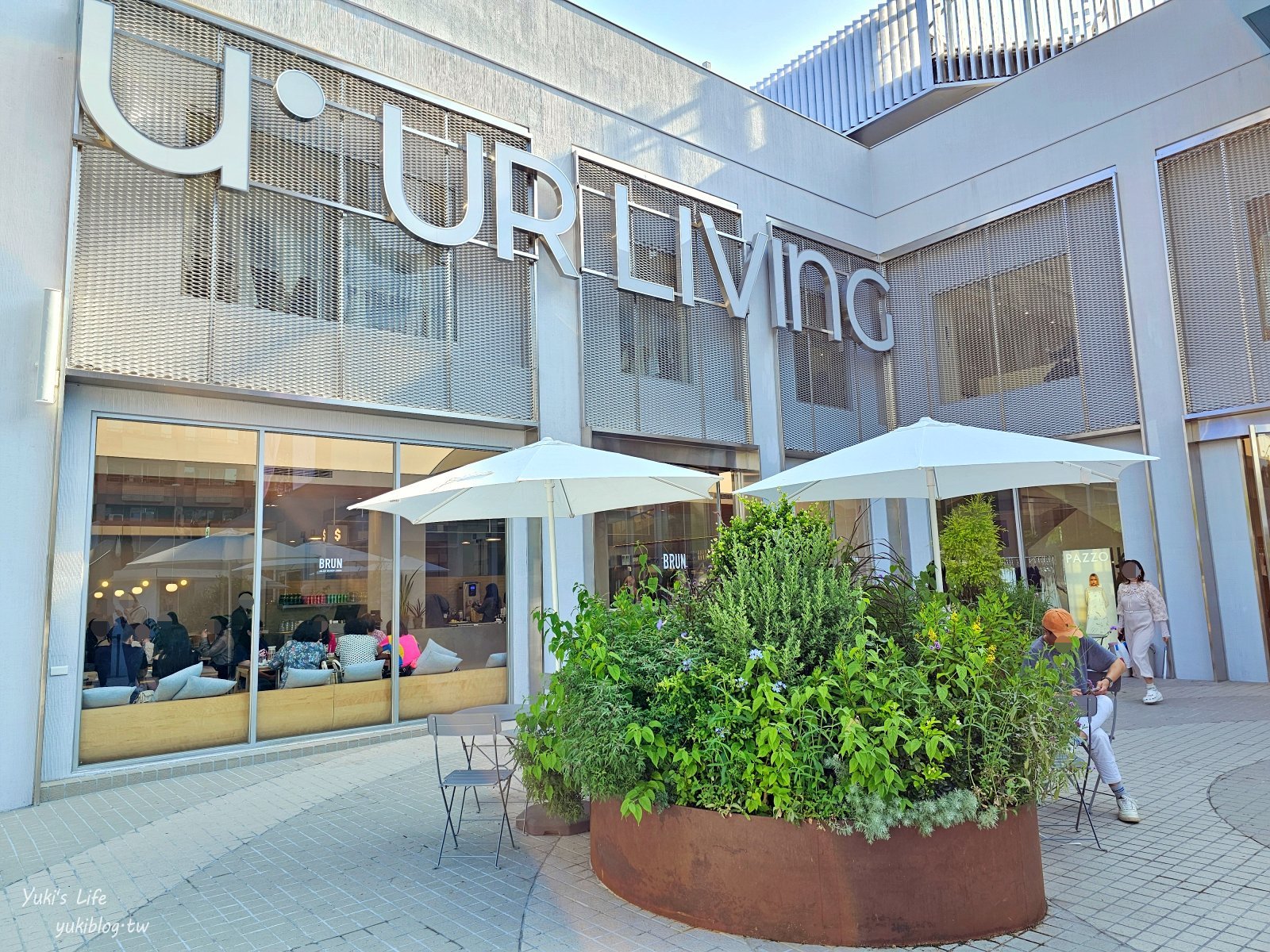 台中新地標「UR LIVING」巨型史努比同框打卡！PAZZO、蜷尾家、不然早午餐都在這兒～ - yuki.tw