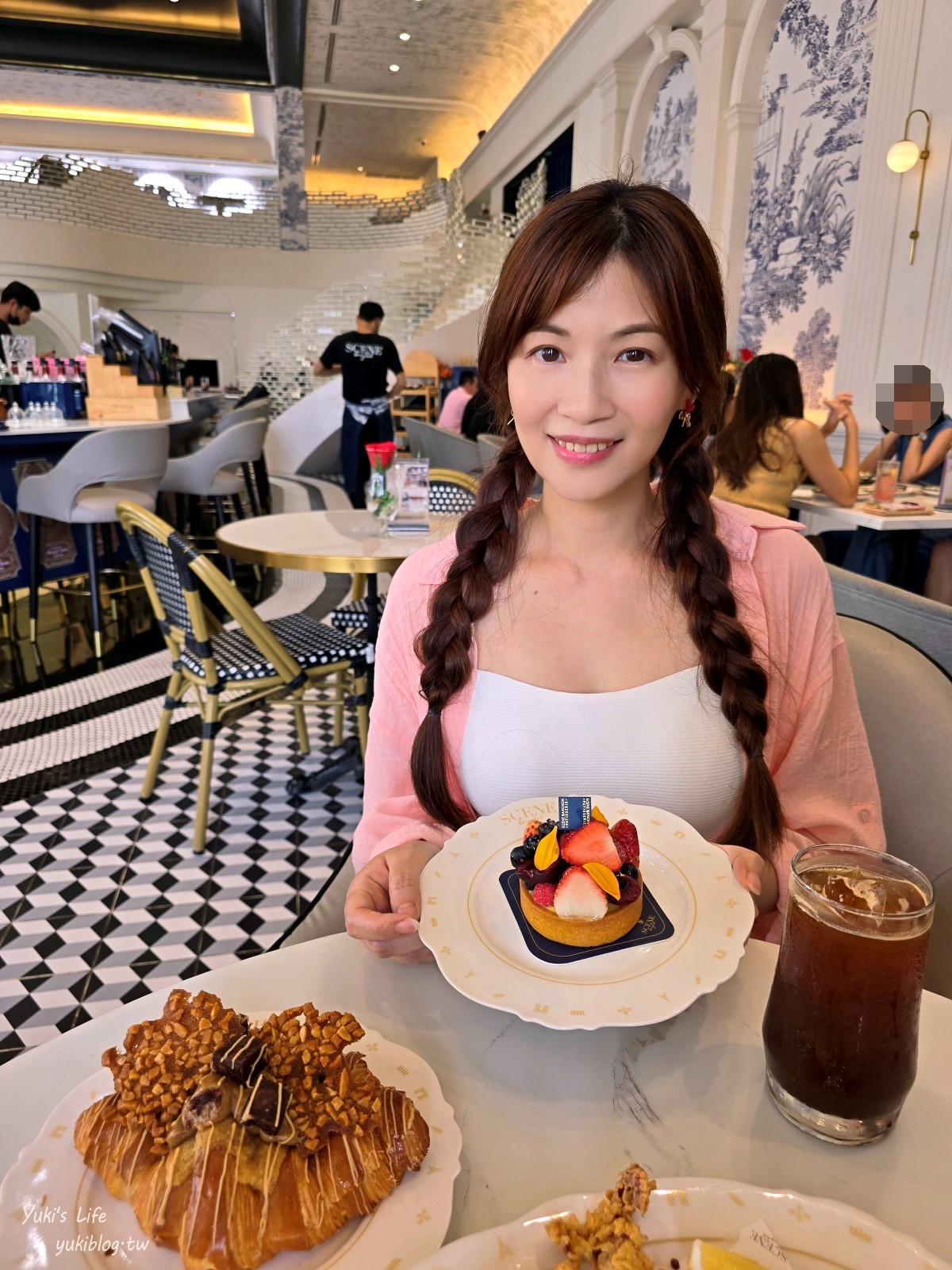 曼谷網美咖啡聽【Scene Bangkok Pâtisserie & Brasserie】在冰宮城堡當公主吃下午茶超浮誇！ - yuki.tw