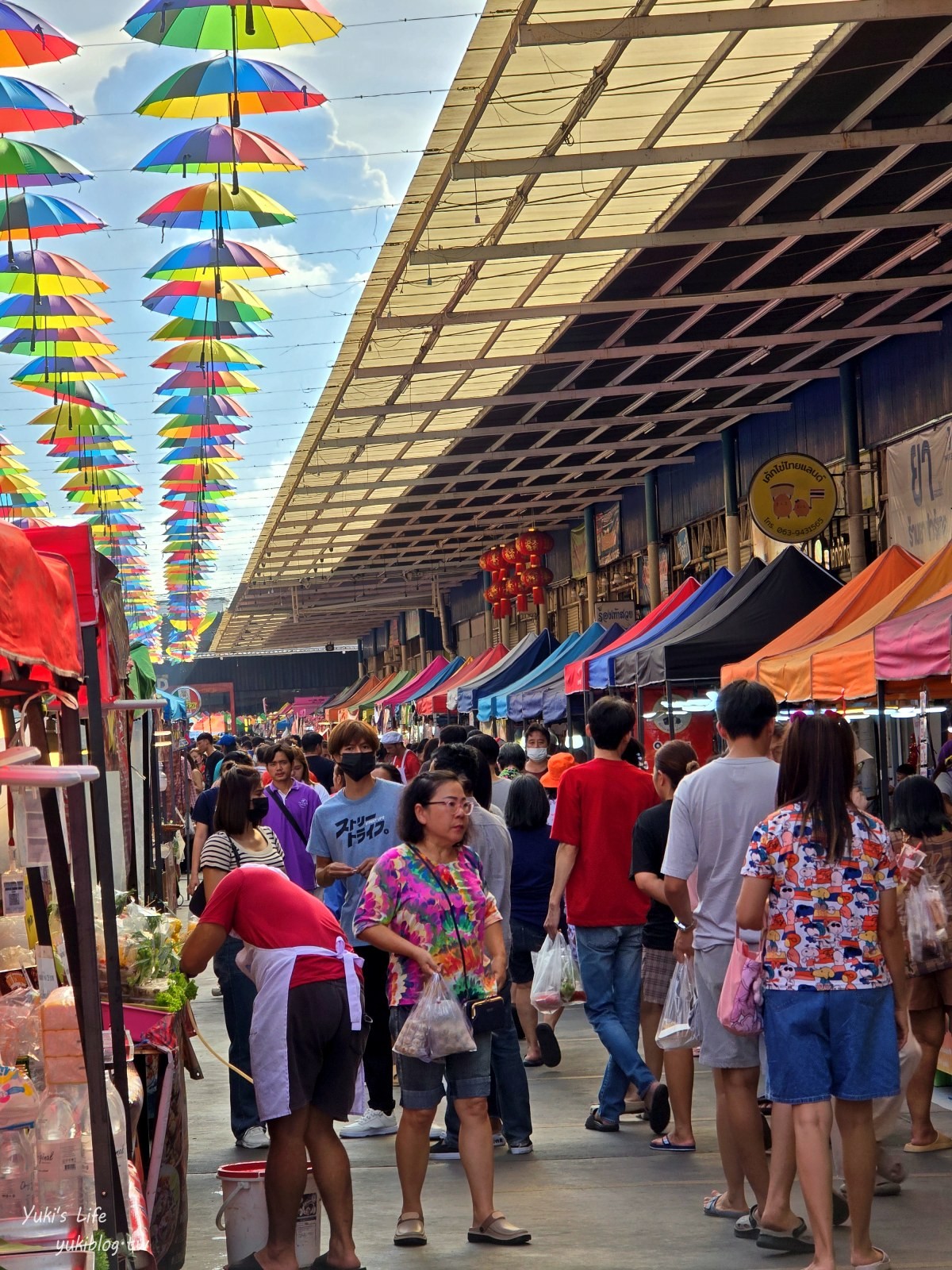 曼谷景點【曼谷世界市場】超接地氣的當地夜市超好逛，美食只要5泰銖起~ - yuki.tw