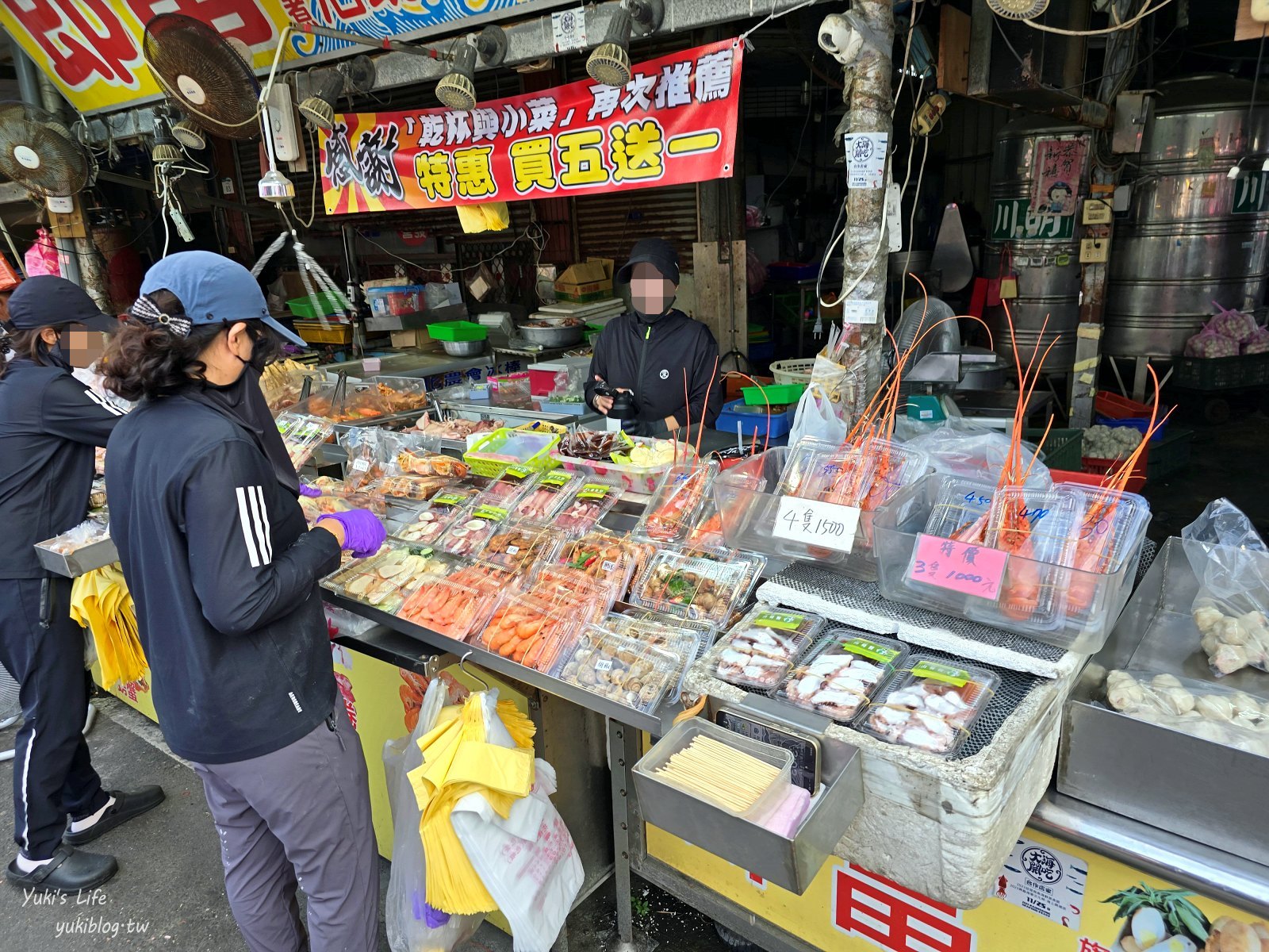 高雄景點|興達港觀光漁市|美食超多又不貴~想吃百元熱炒也有 - yuki.tw