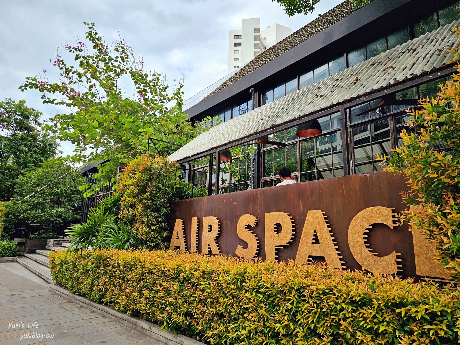 華欣網美餐廳【Air Space Hua Hin】人氣超夯的古董風餐廳，鹹食甜食都好吃 - yuki.tw