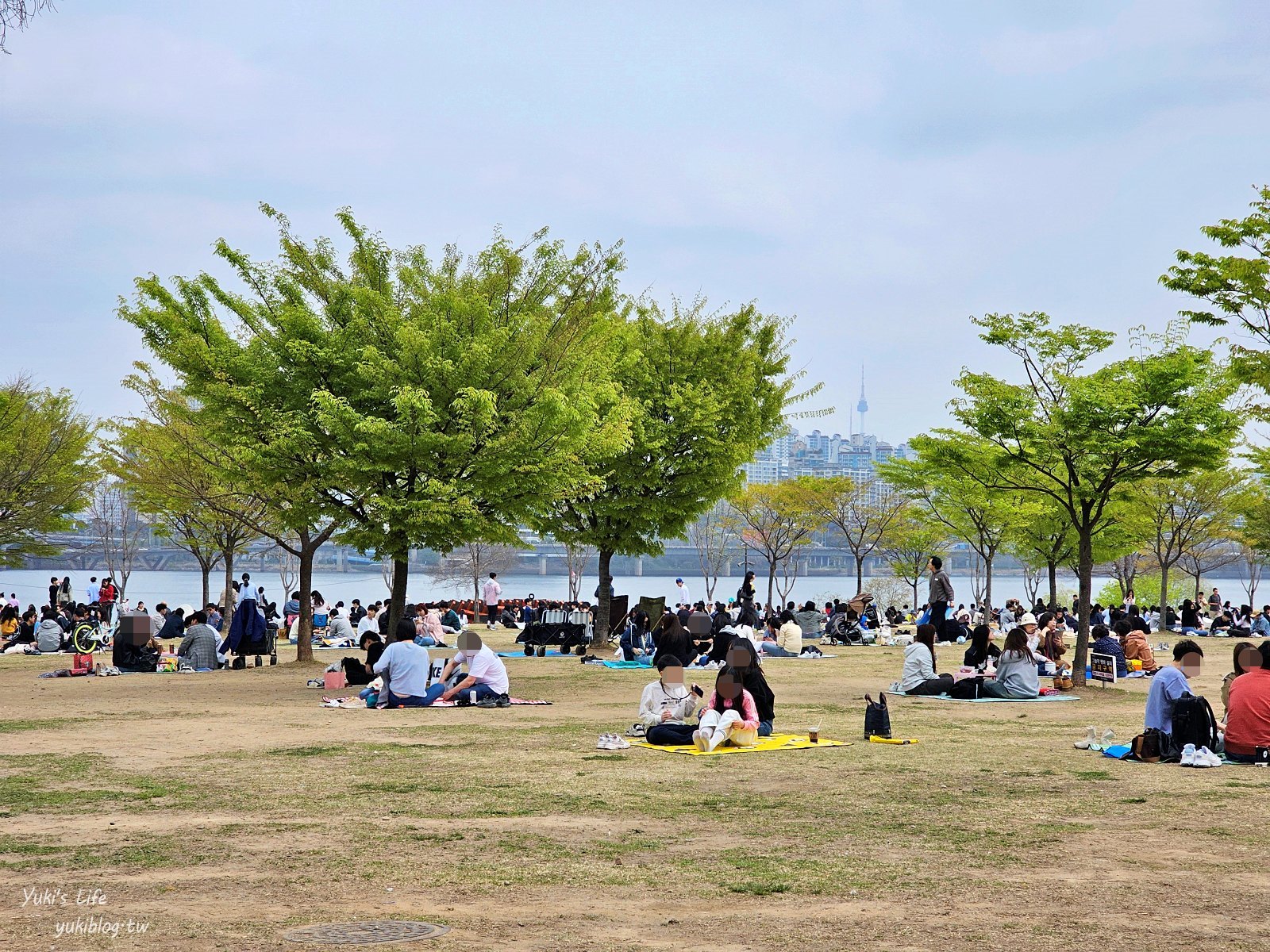 首爾景點》汝矣島漢江公園，野餐賞櫻花攻略！人來就好直接租野餐墊超方便！韓劇迷必朝聖 - yuki.tw