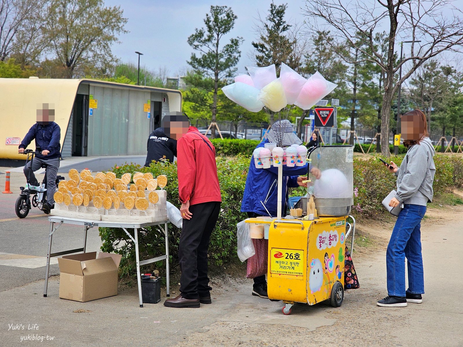 首爾景點》汝矣島漢江公園，野餐賞櫻花攻略！人來就好直接租野餐墊超方便！韓劇迷必朝聖 - yuki.tw