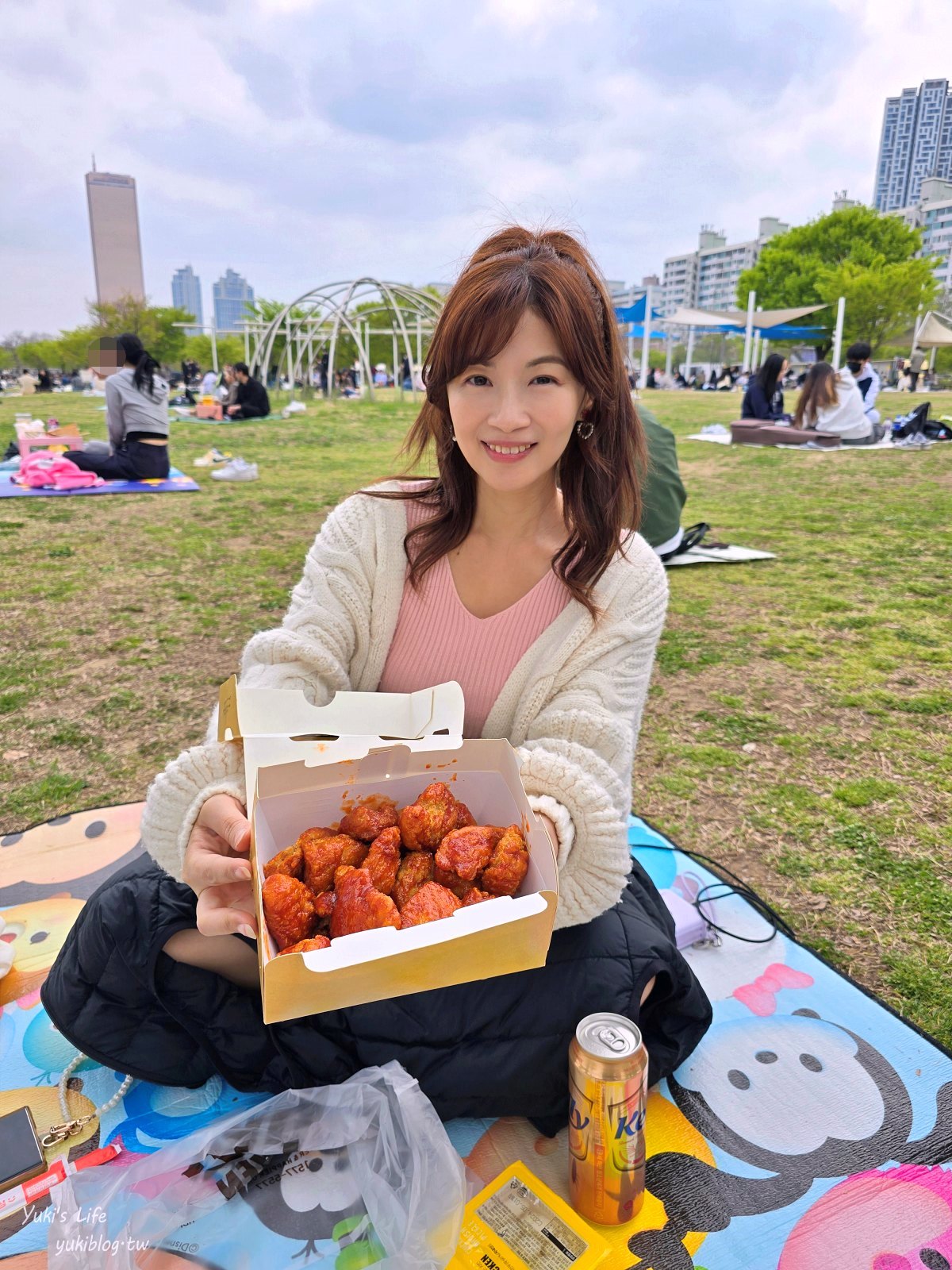 首爾景點》汝矣島漢江公園，野餐賞櫻花攻略！人來就好直接租野餐墊超方便！韓劇迷必朝聖 - yuki.tw