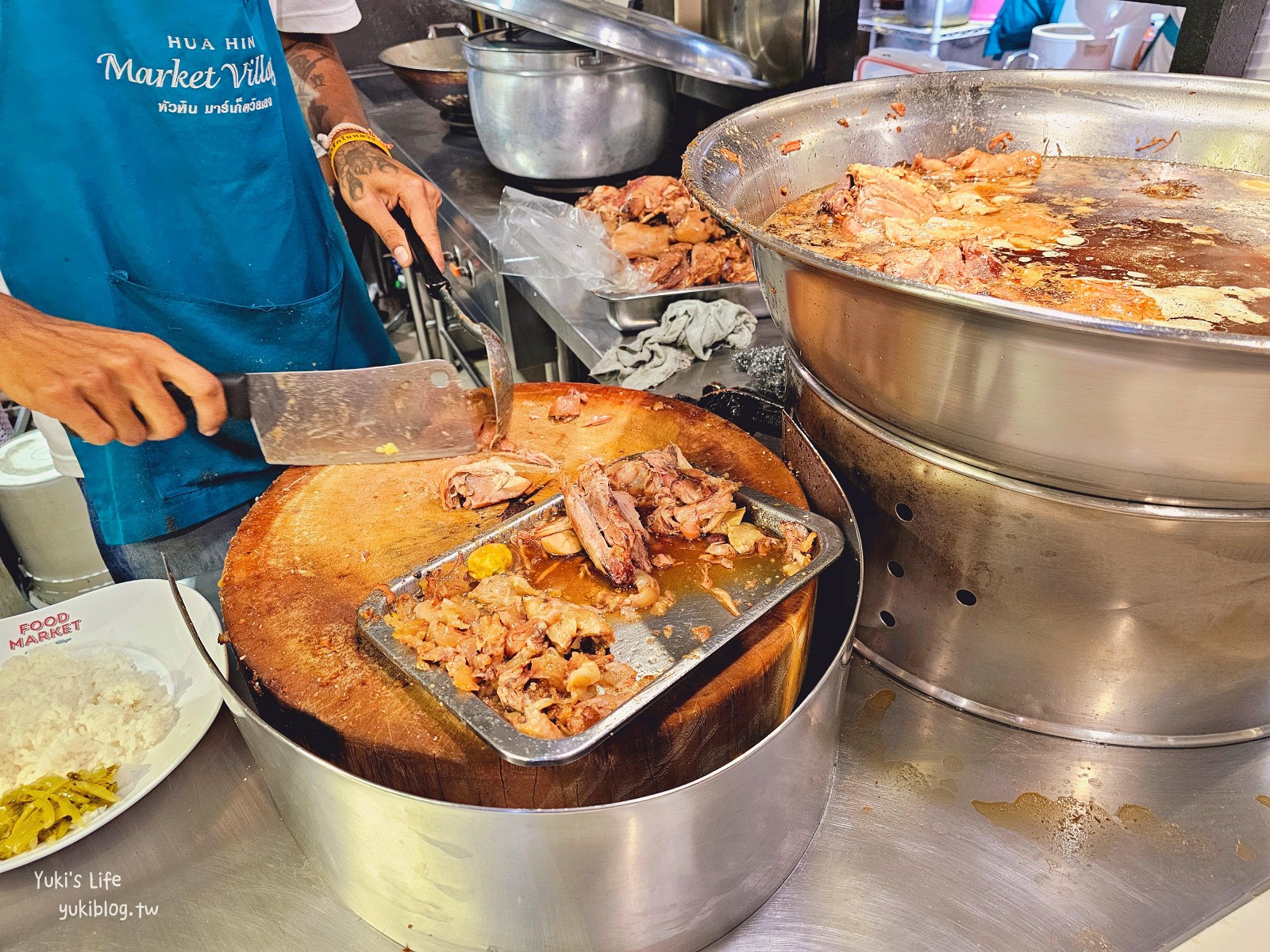 華欣景點【Hua Hin Market Village】吹冷氣的平價市集，蓮花超市、銅板價美食街 - yuki.tw