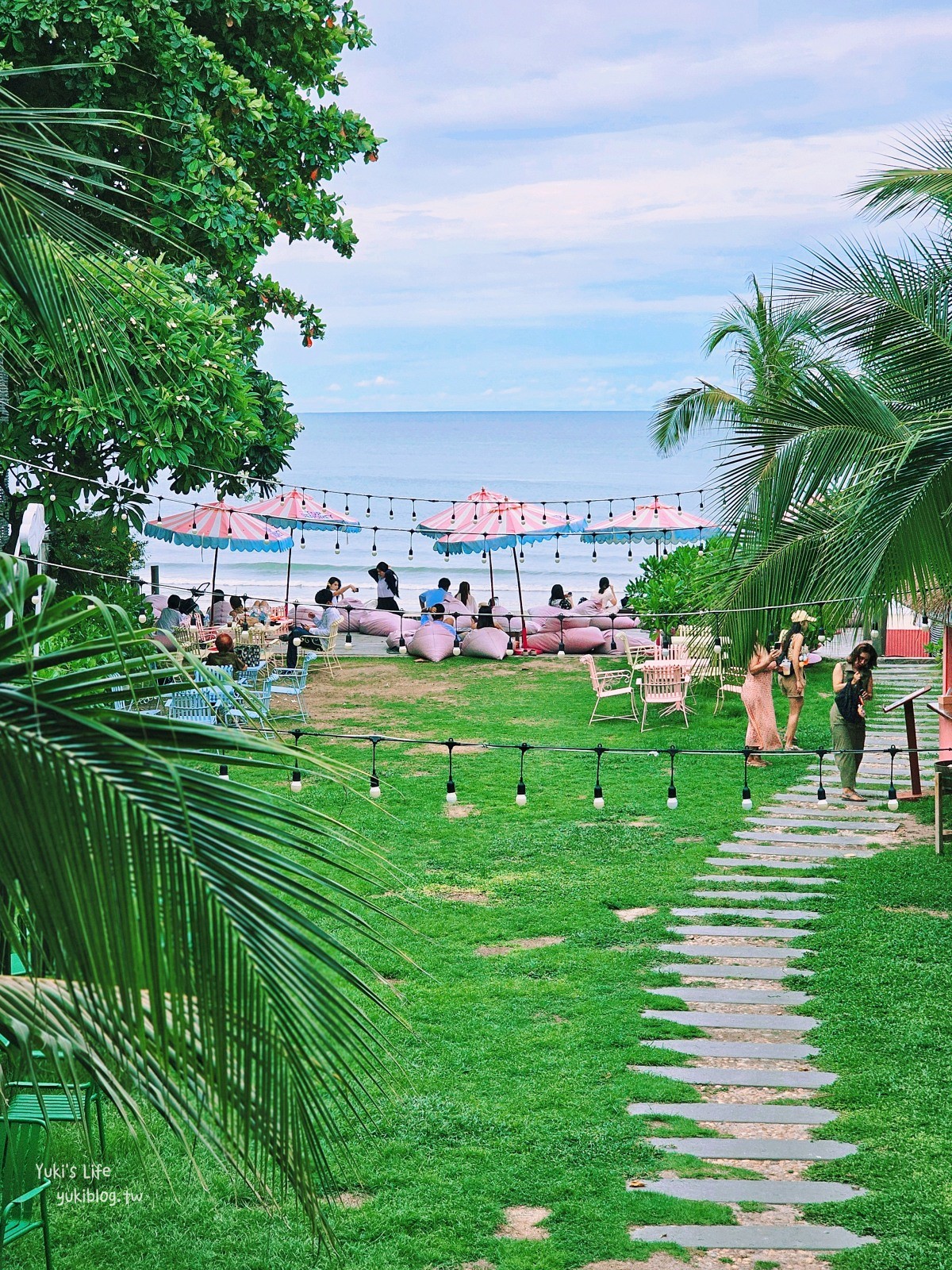 華欣網美咖啡廳【Top Seacret Beach Cafe】夢幻粉嫩南洋風，走路就能到沙灘 - yuki.tw