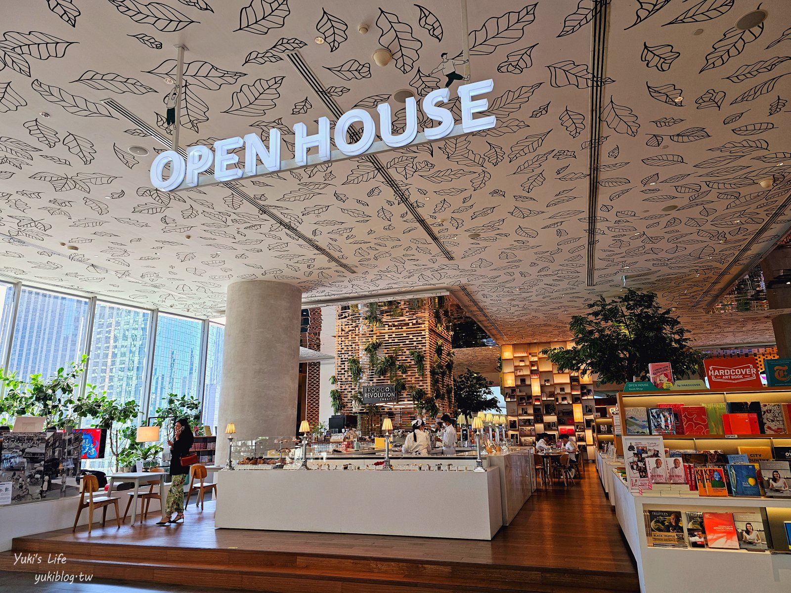 曼谷景點【Open House Central Embassy】泰國版蔦屋書店，書香結合咖啡香和甜點香，還有兒童遊戲場 - yuki.tw