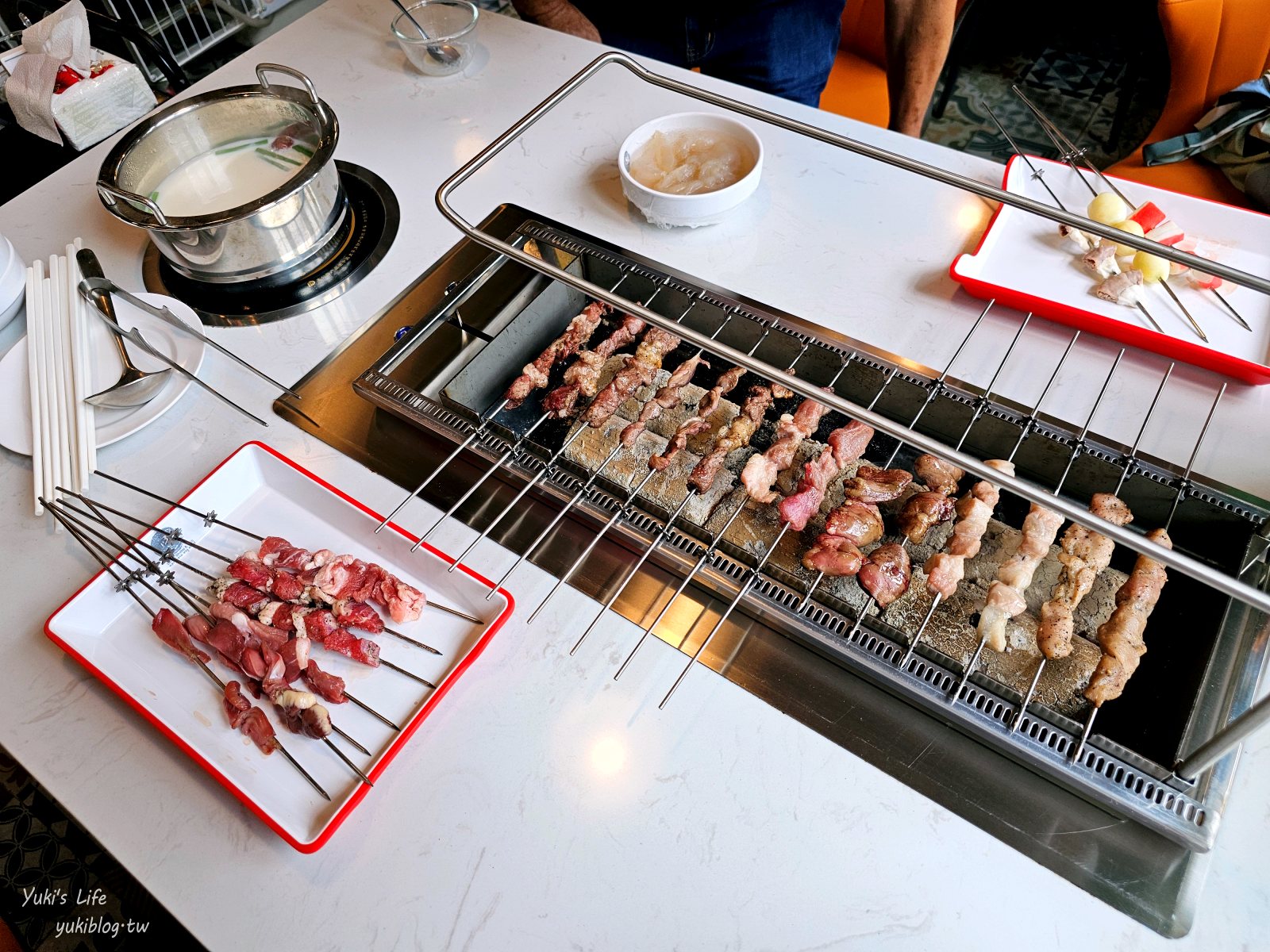 清邁美食【LaiLai Shabu & Grill 萊串串自動串烤】399泰銖吃到飽，超豐富燒烤、火鍋任你吃 - yuki.tw