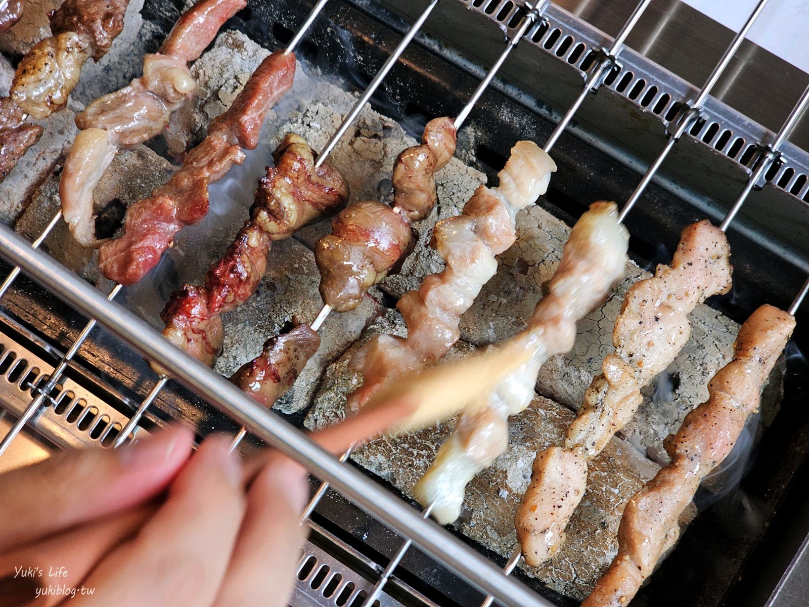 清邁美食【LaiLai Shabu & Grill 萊串串自動串烤】399泰銖吃到飽，超豐富燒烤、火鍋任你吃 - yuki.tw