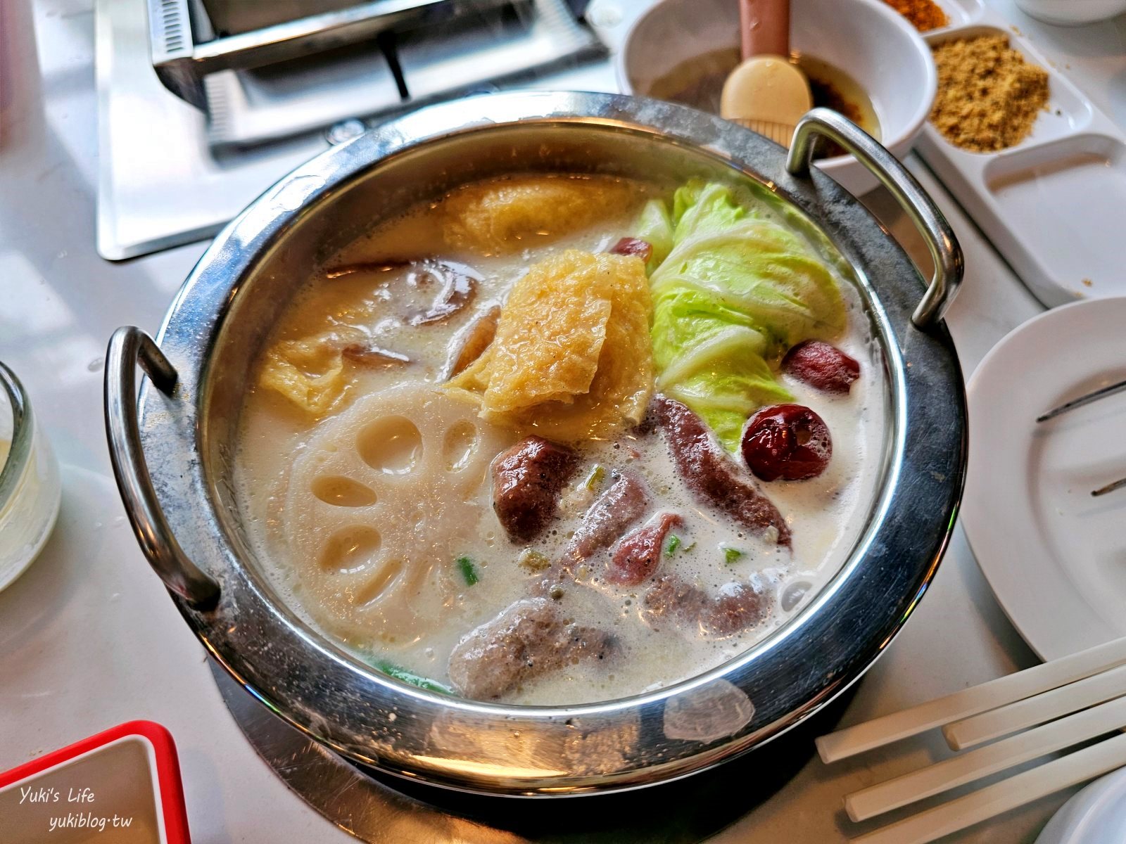 清邁美食【LaiLai Shabu & Grill 萊串串自動串烤】399泰銖吃到飽，超豐富燒烤、火鍋任你吃 - yuki.tw